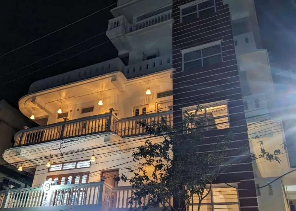 Property building in Mezenga 2 - Backpackers Hostel