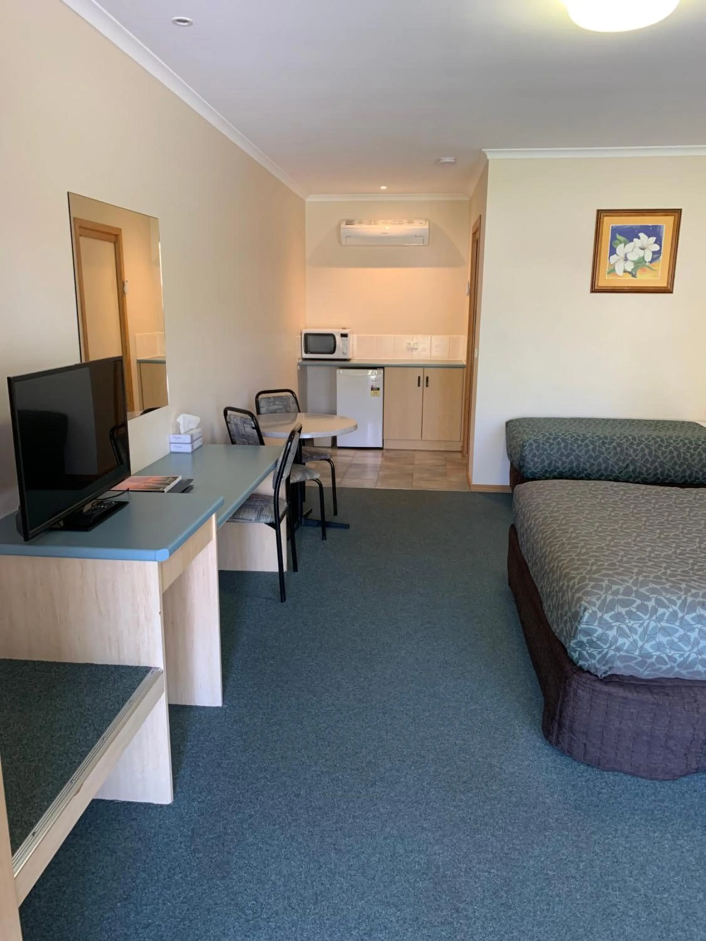Kitchen or kitchenette in Arthur Phillip Motor Inn