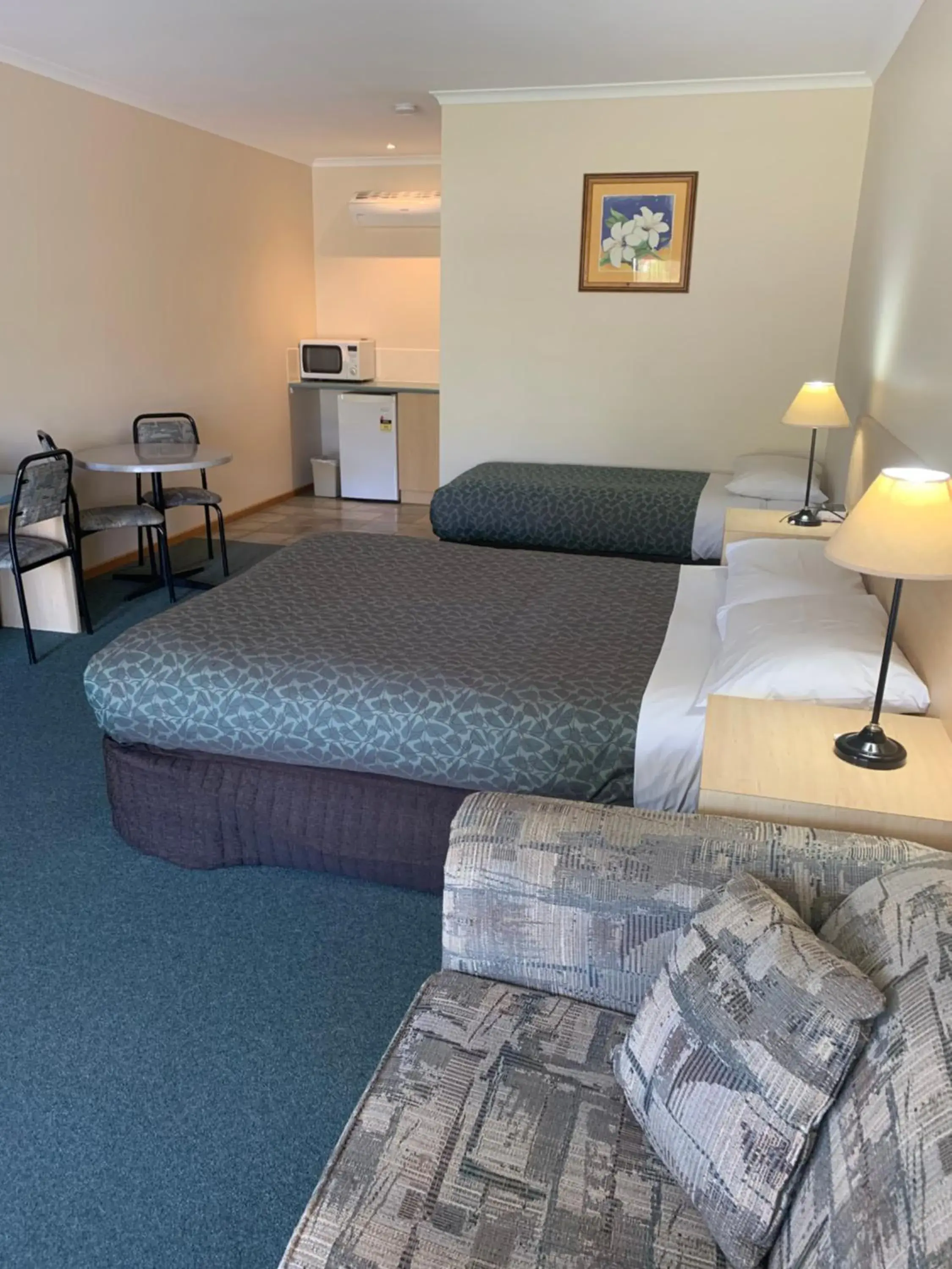 Twin Room in Arthur Phillip Motor Inn Twin Room in Arthur Phillip Motor Inn