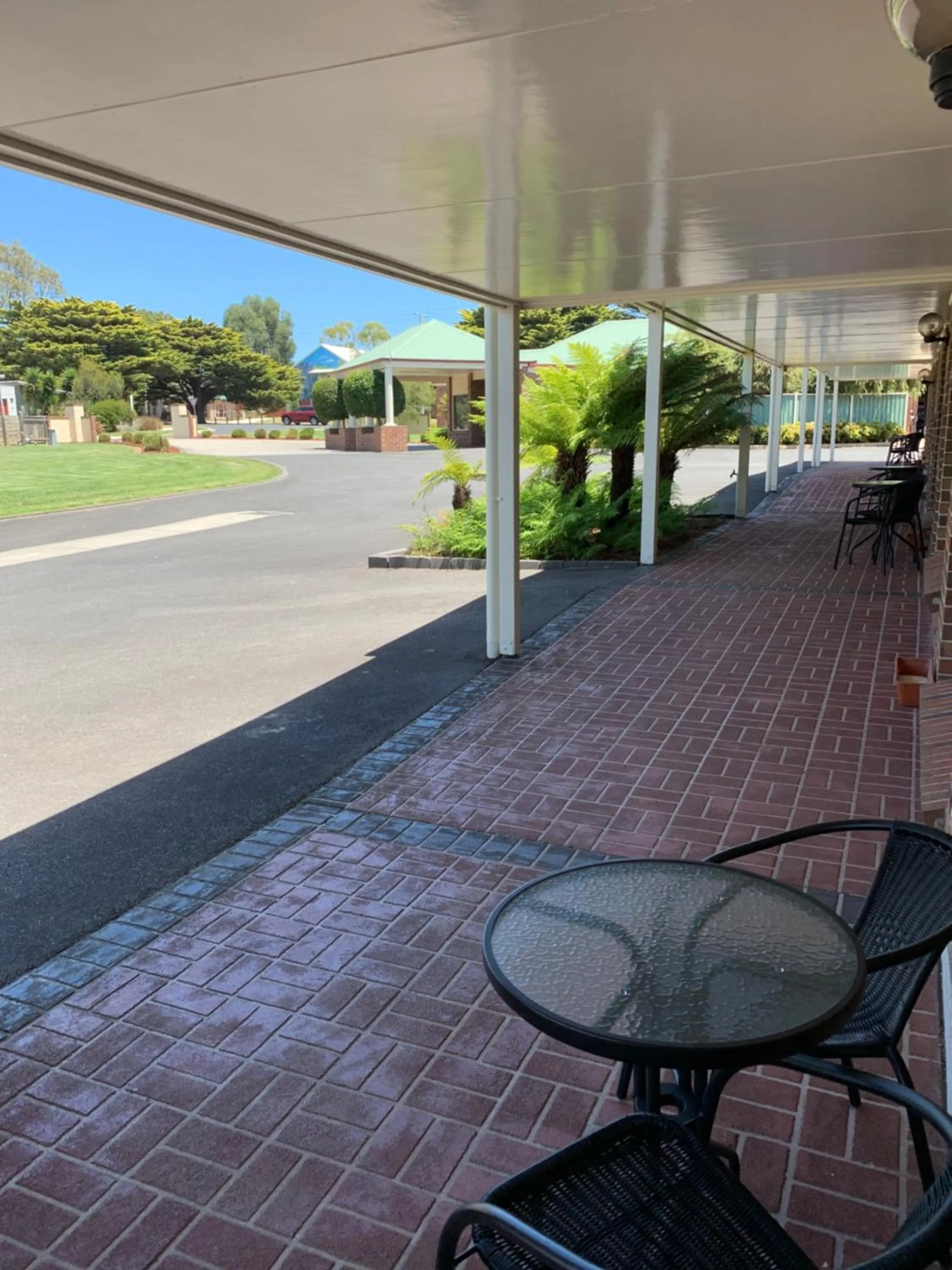 Quiet street view in Arthur Phillip Motor Inn