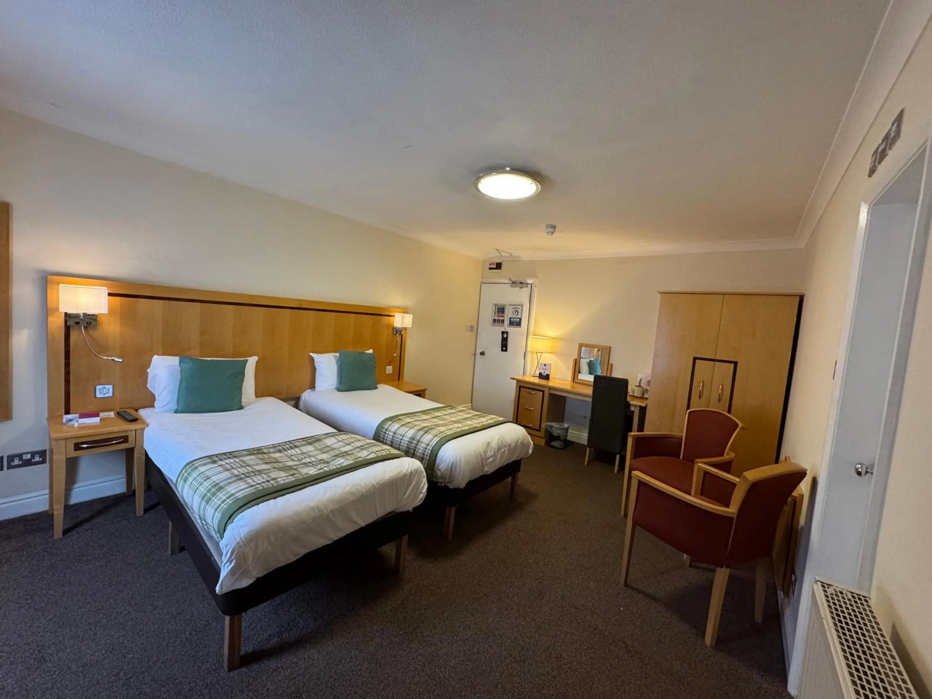 Bedroom, Bed in Royal Hotel