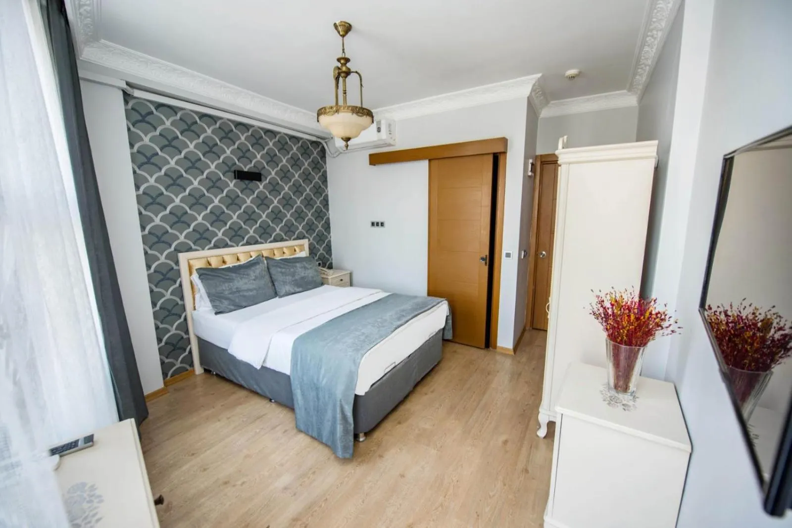 Photo of the whole room, Bed in Pera Life