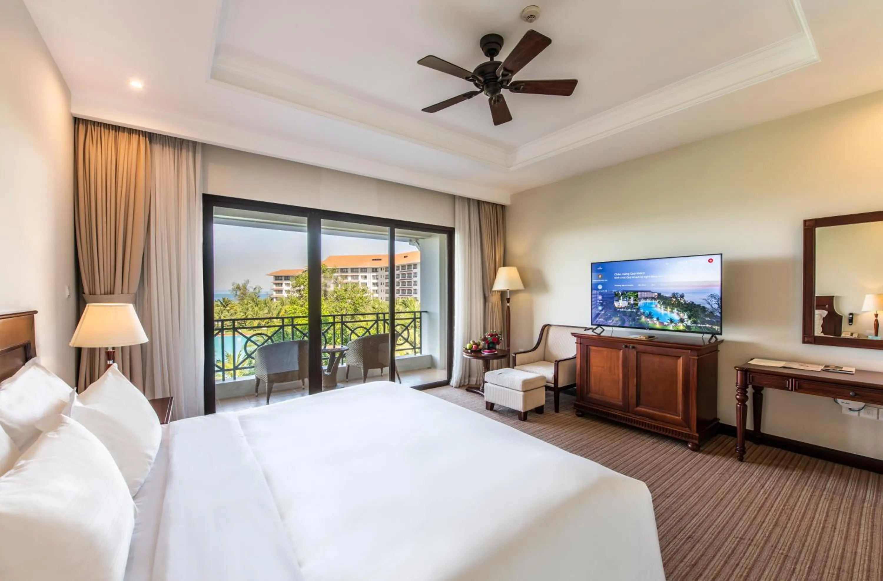 Bed in Vinpearl Resort & Spa Phu Quoc