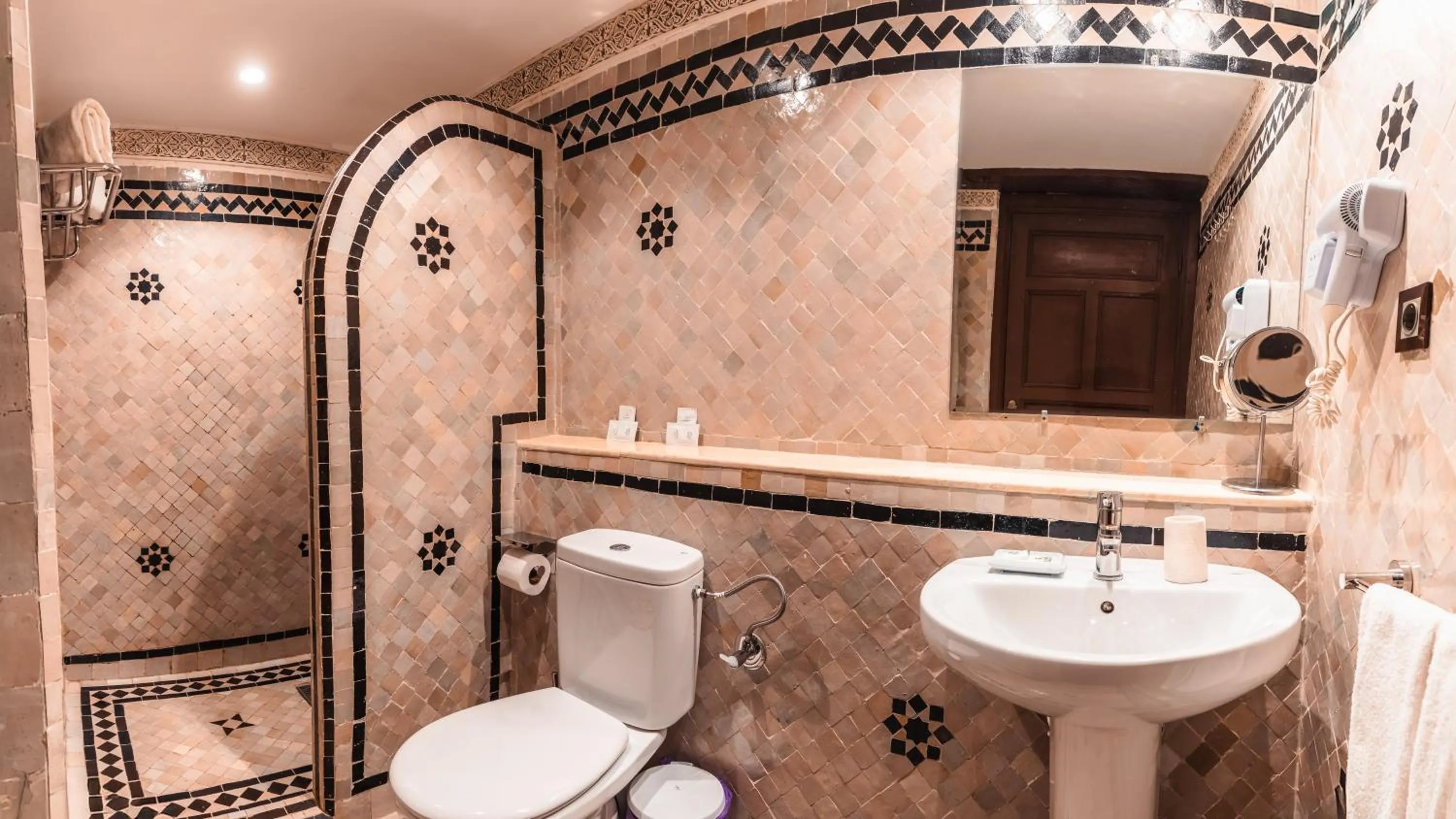 Bathroom in Riad Fes Ziyat & Spa