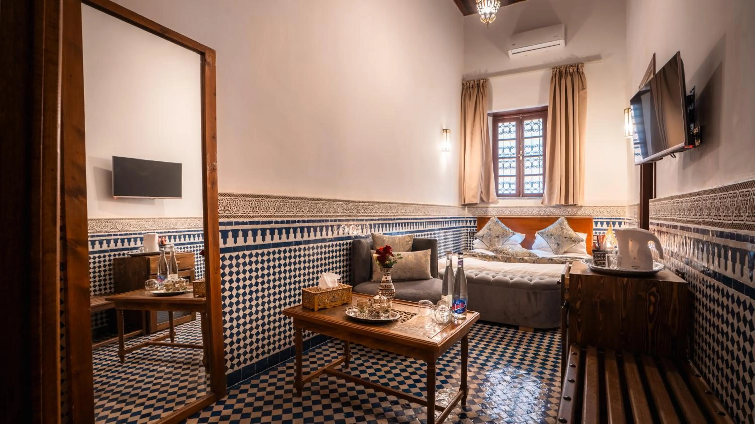 Photo of the whole room, Bed in Riad Fes Ziyat & Spa