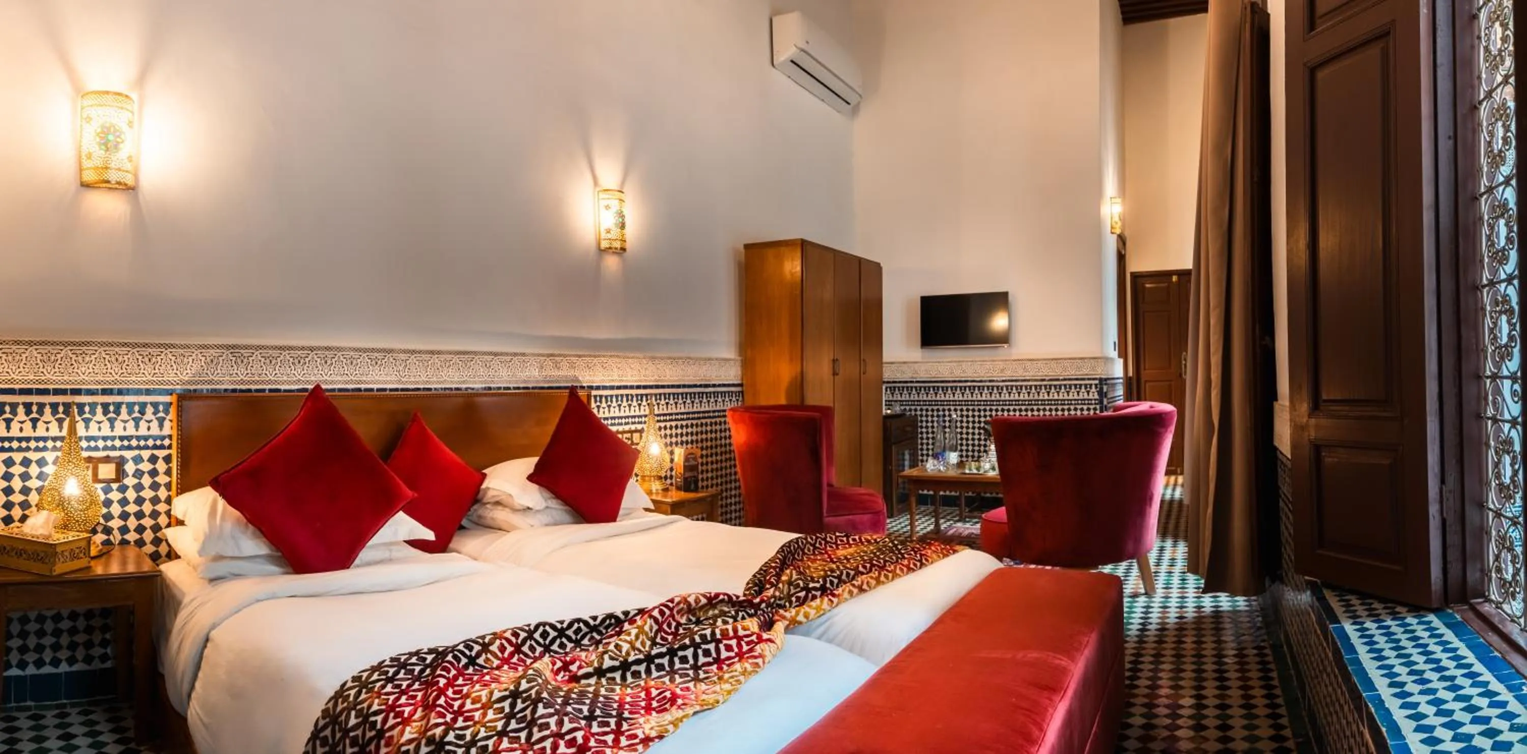 Photo of the whole room, Bed in Riad Fes Ziyat & Spa