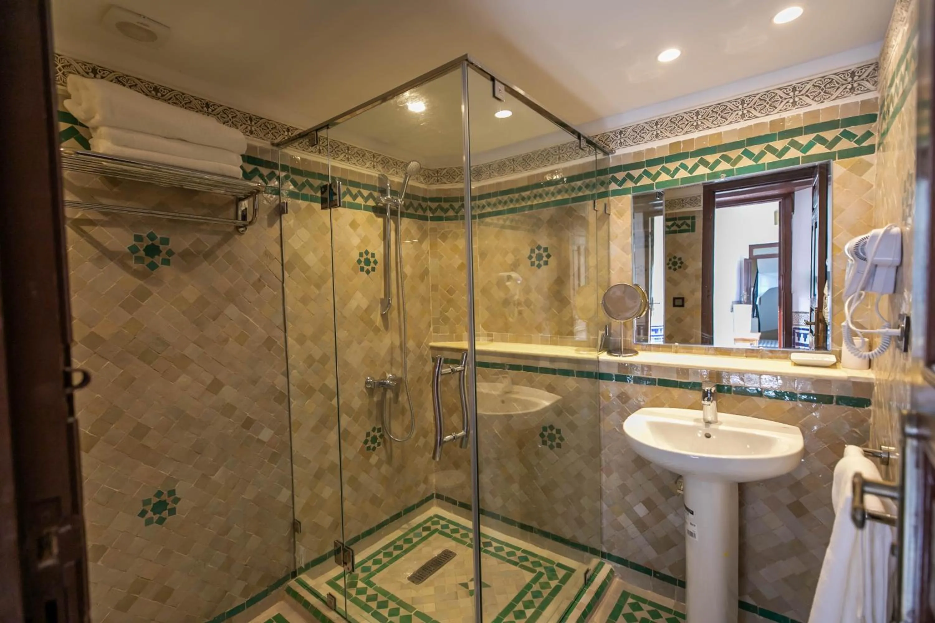 Shower in Riad Fes Ziyat & Spa