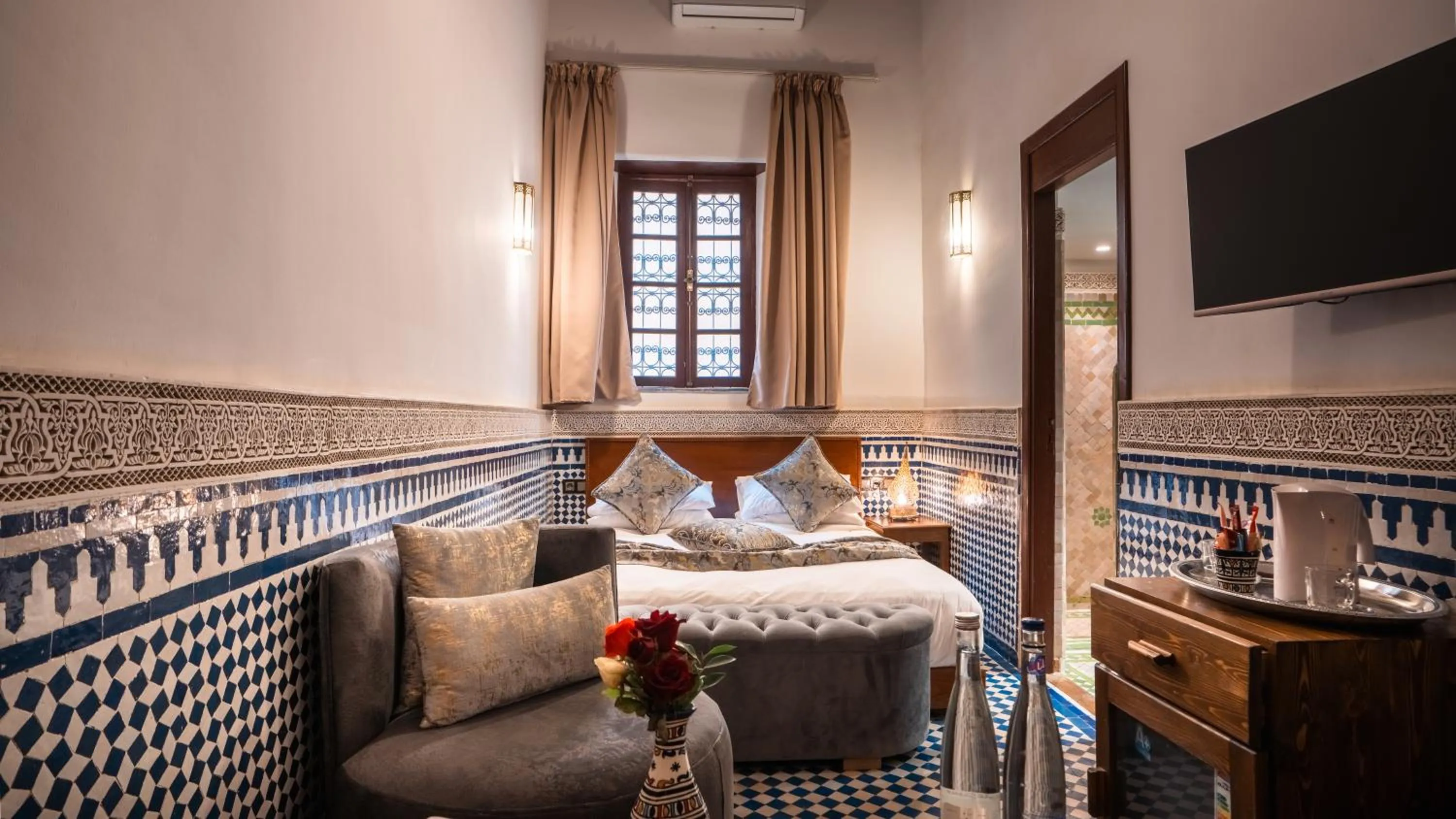 Photo of the whole room, Bed in Riad Fes Ziyat & Spa