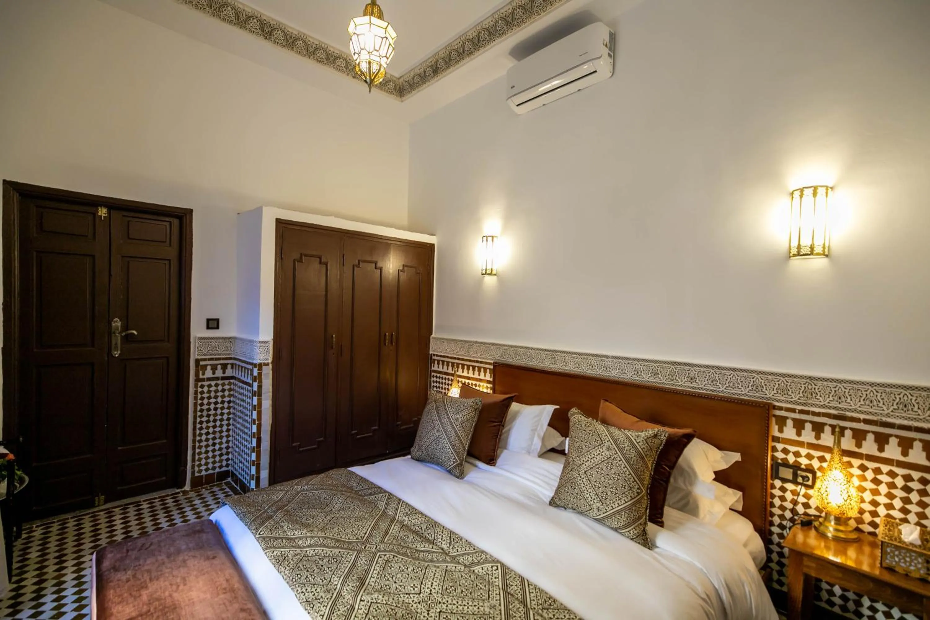 Photo of the whole room, Bed in Riad Fes Ziyat & Spa
