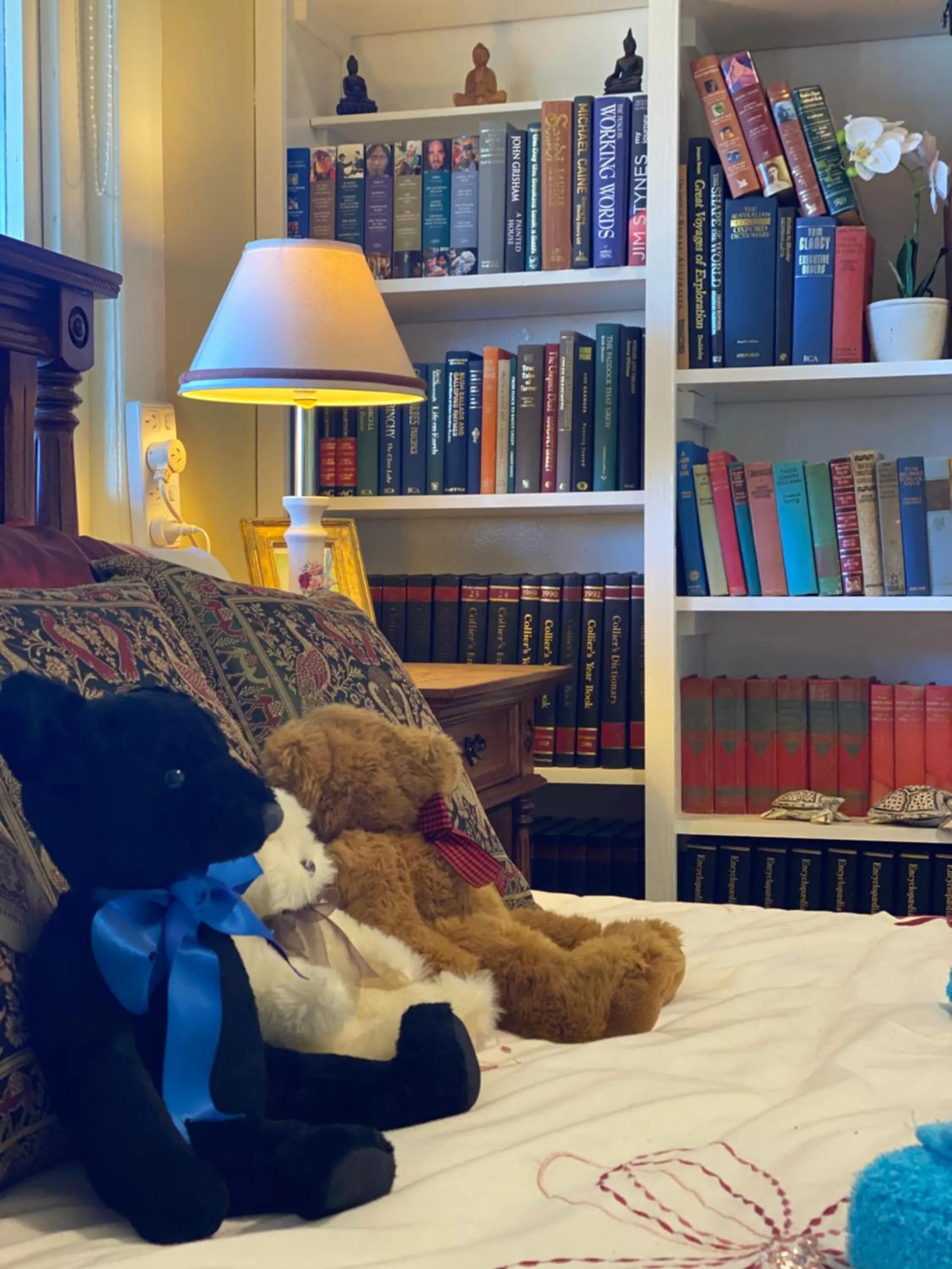 Property building, Bed in COMMERCIAL HOTEL KANIVA