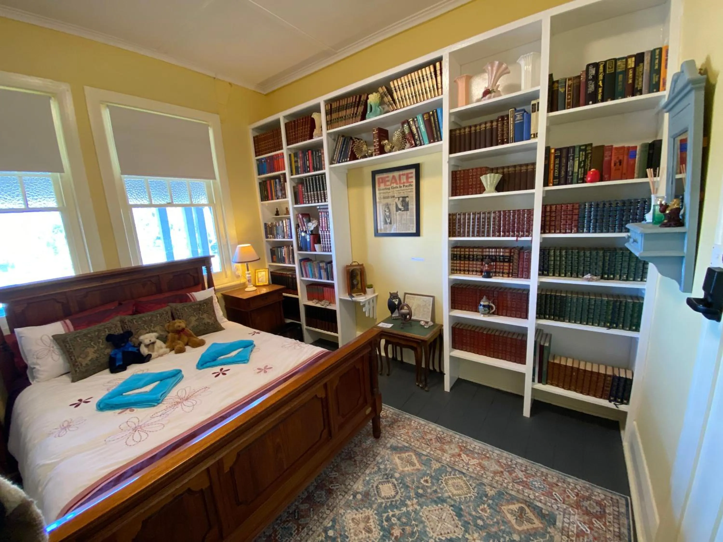 Property building, Bed in COMMERCIAL HOTEL KANIVA