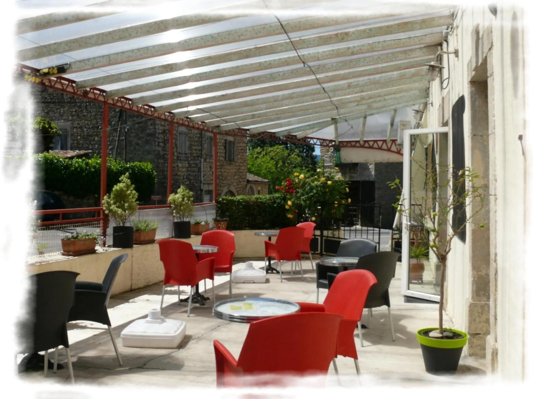 Patio in Auberge de la Couronne