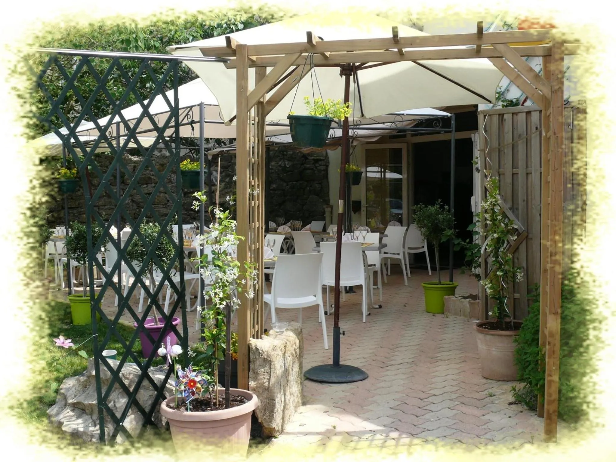Patio in Auberge de la Couronne