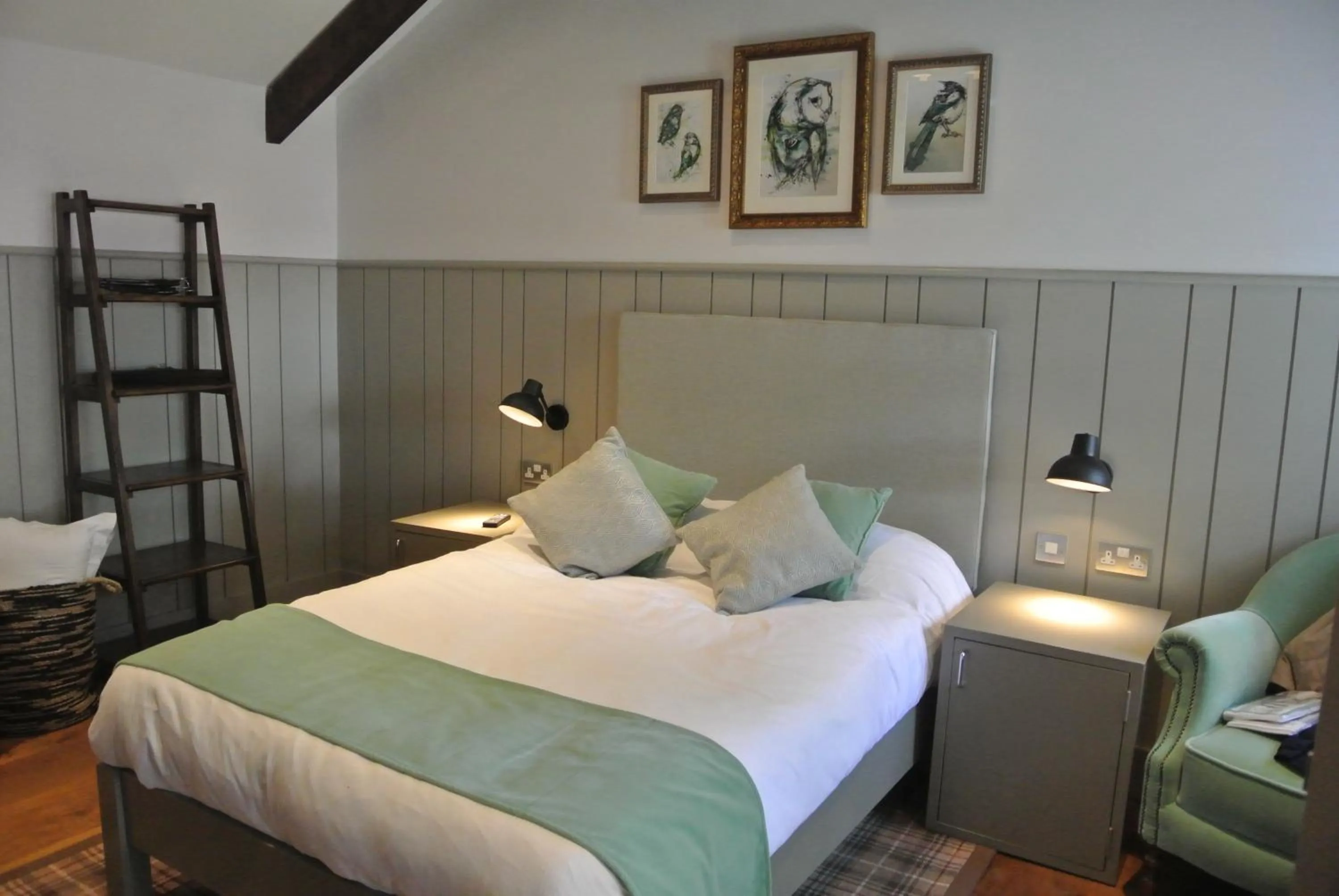 Bedroom, Bed in The Crown Pub, Dining & Rooms