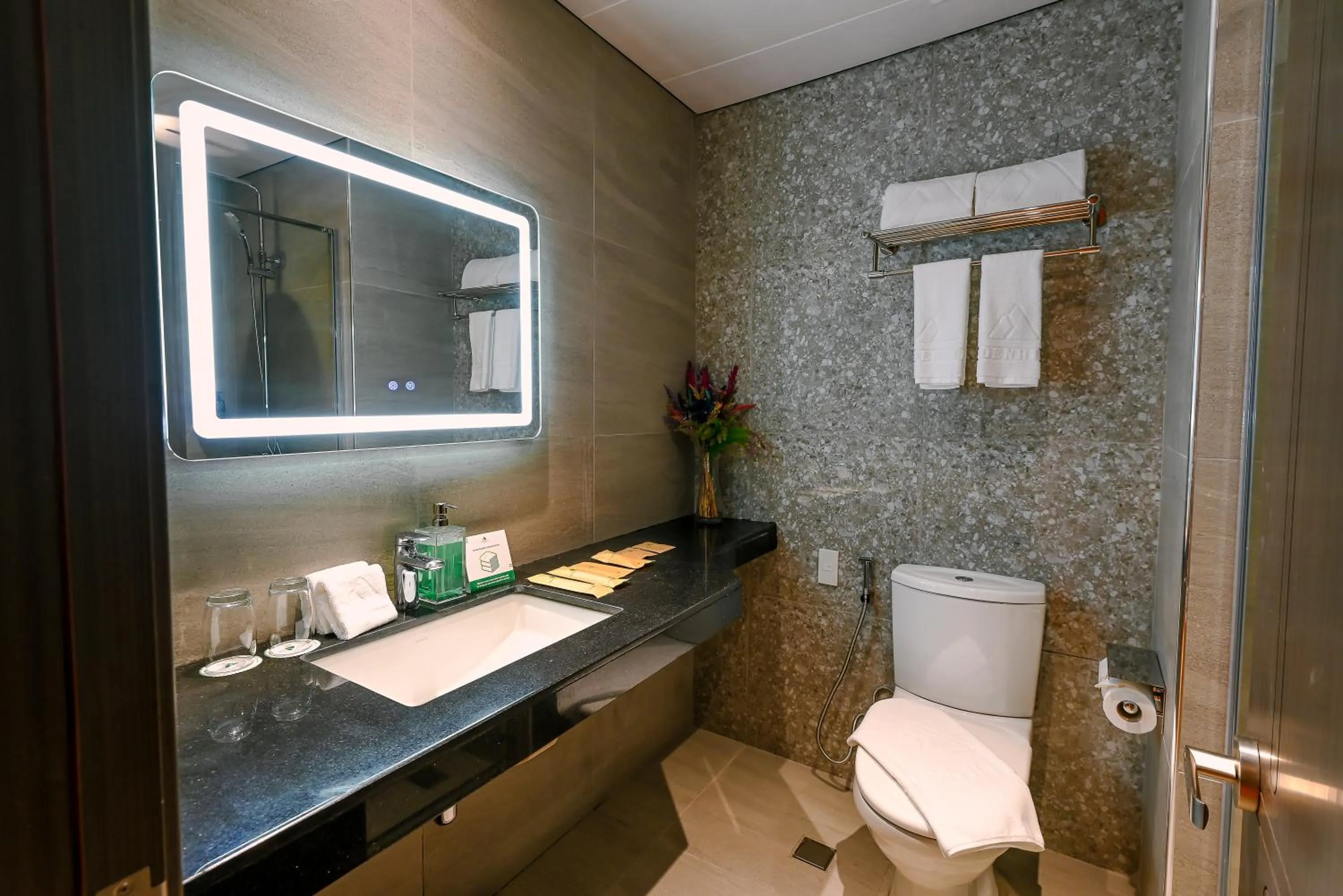 Toilet in Ardenhills Suites