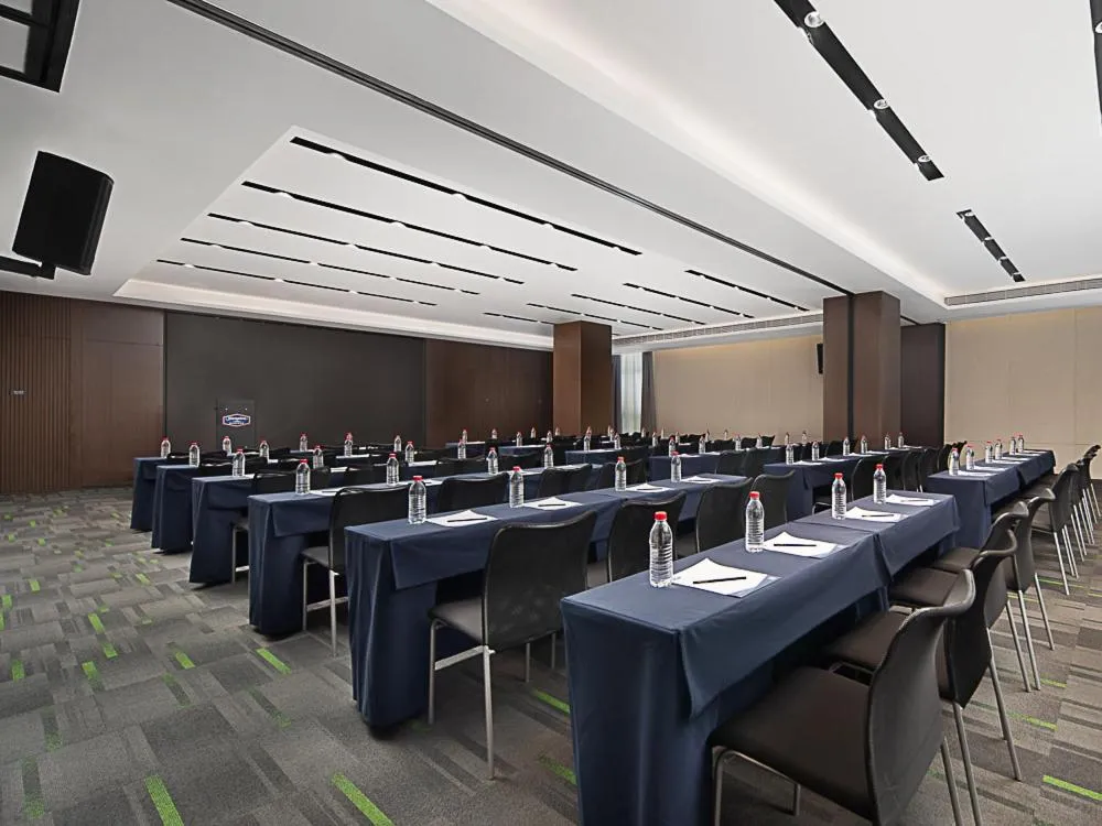 Meeting/conference room in Hampton by Hilton Guangzhou Railway Station