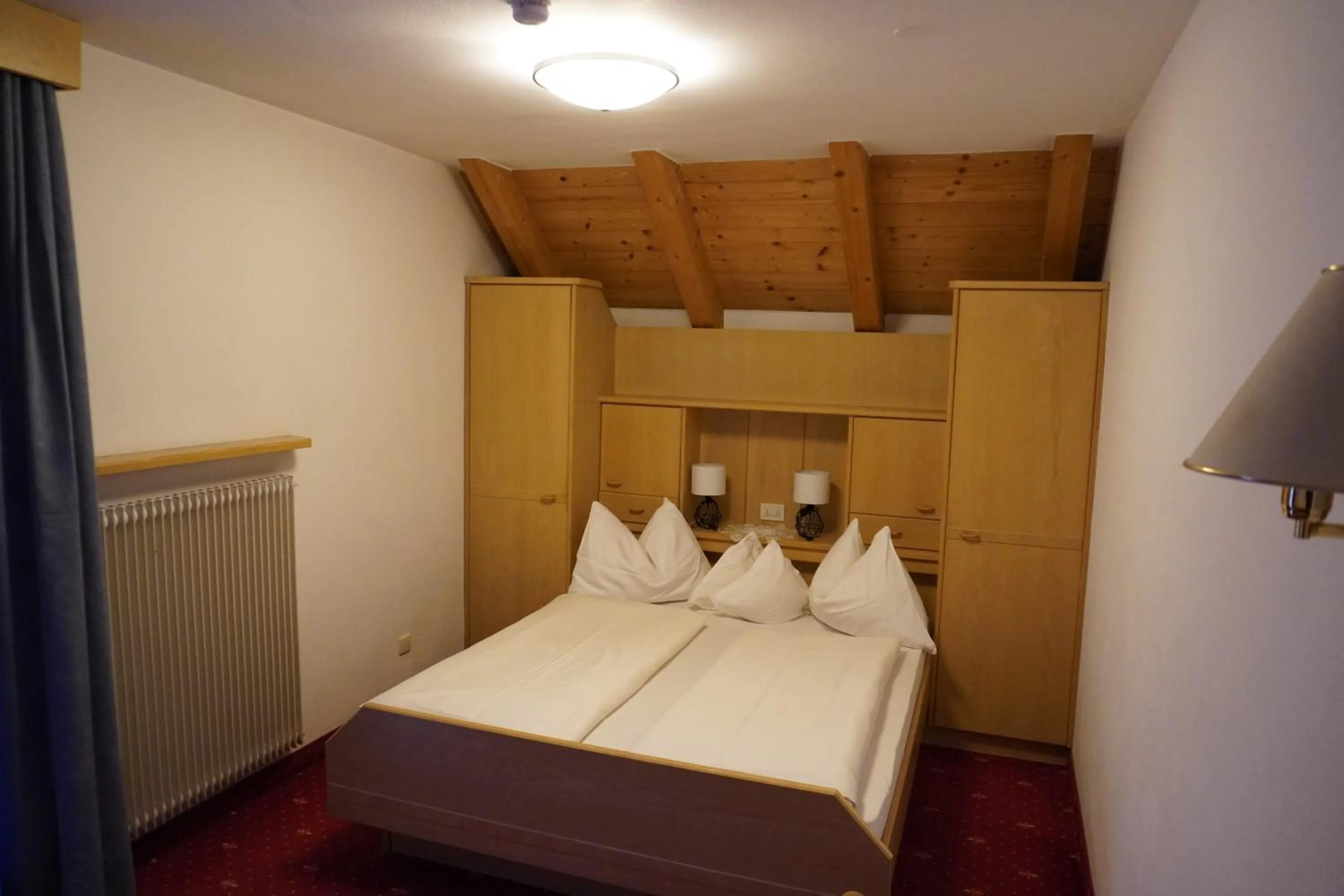 Photo of the whole room, Bed in Pension Peintner