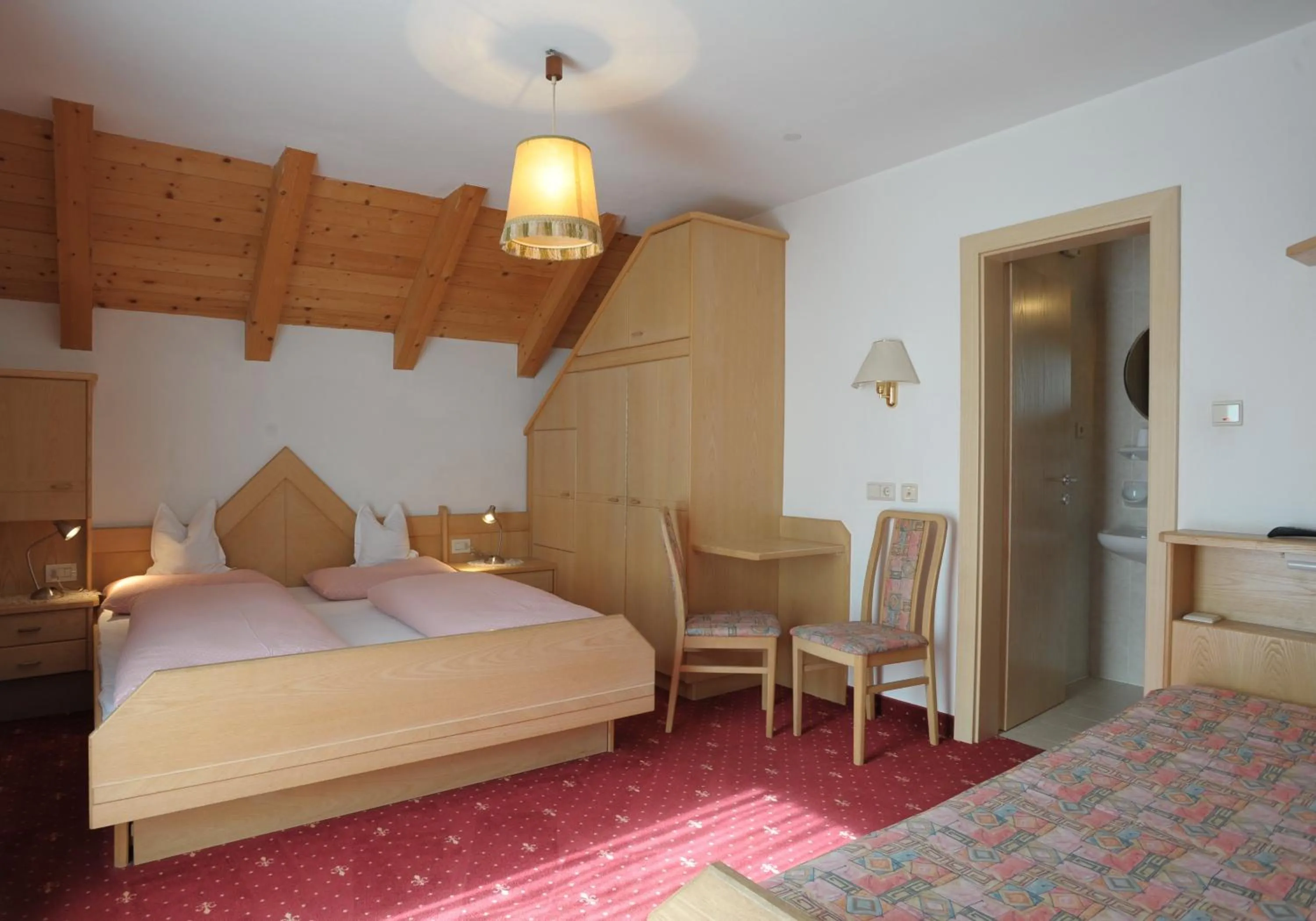 Photo of the whole room, Bed in Pension Peintner