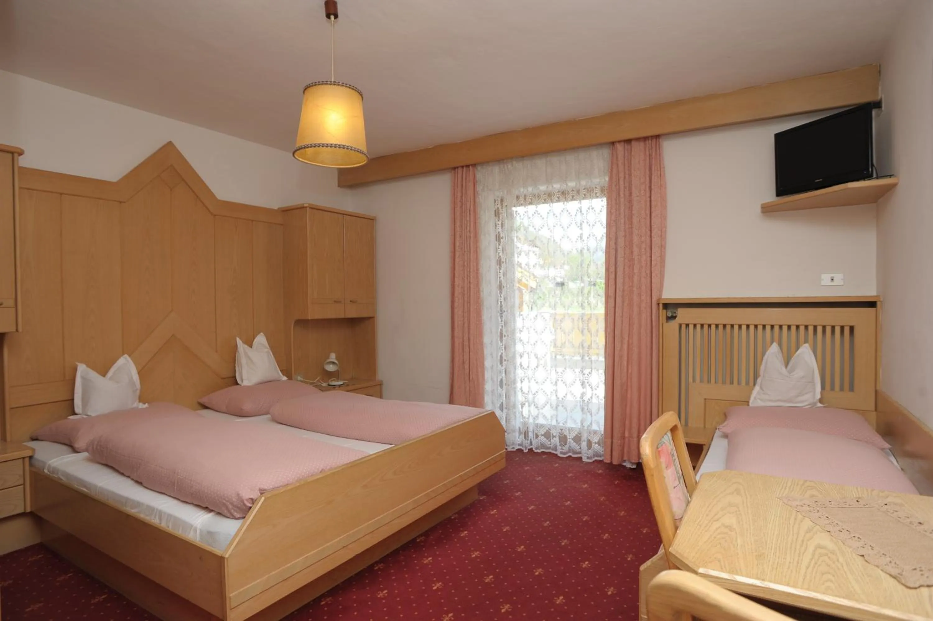 Photo of the whole room, Bed in Pension Peintner