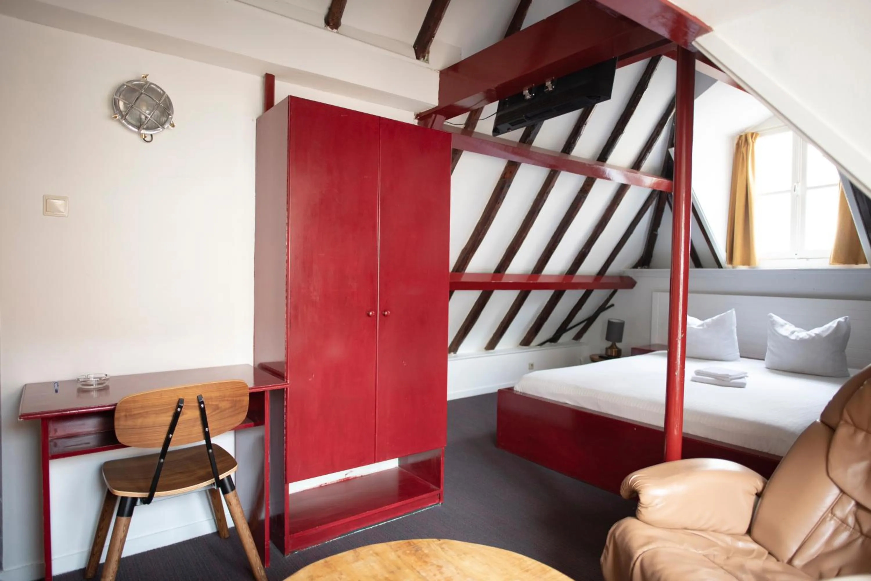 Photo of the whole room, Bed in Hotel Internationaal