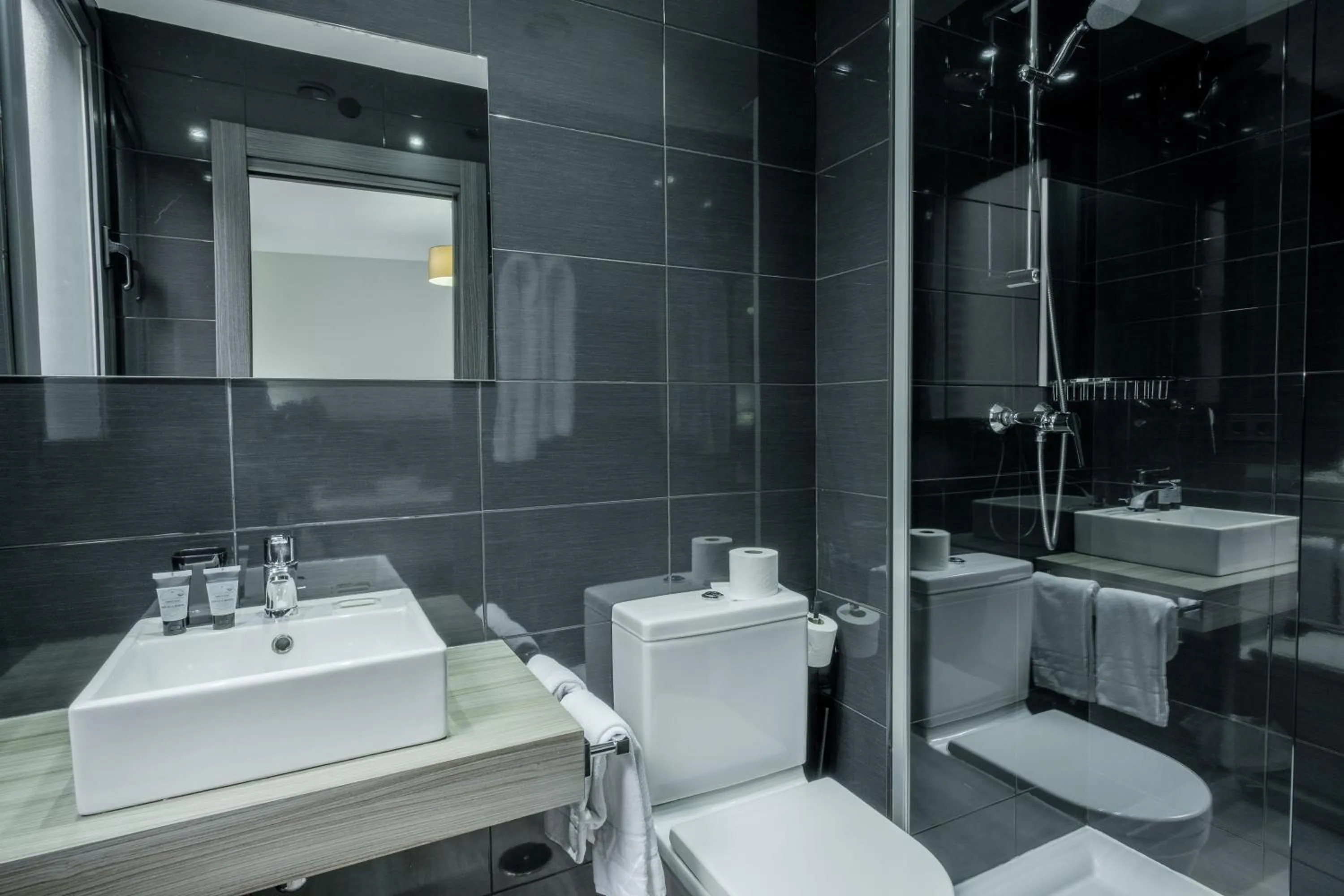 Bathroom in Apartamentos Capua