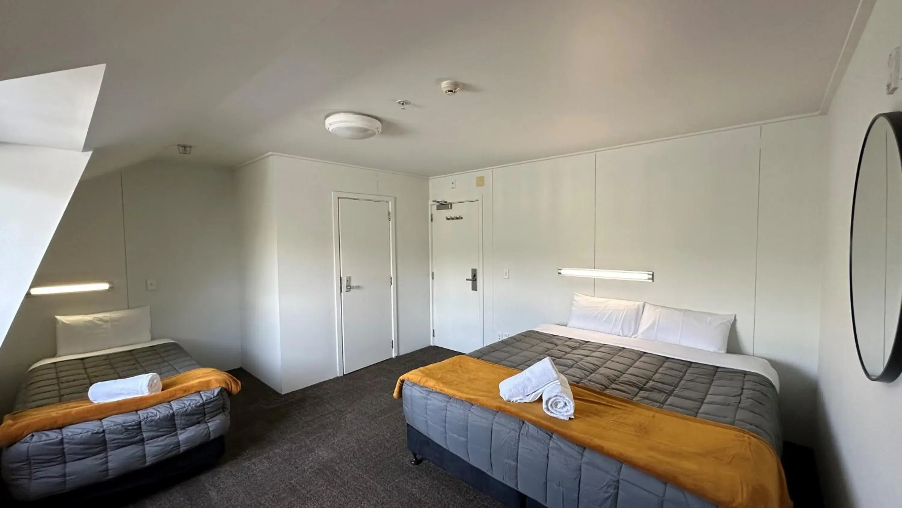 Triple Room with Private Bathroom in The Brownston Hostel Triple Room with Private Bathroom in The Brownston Hostel