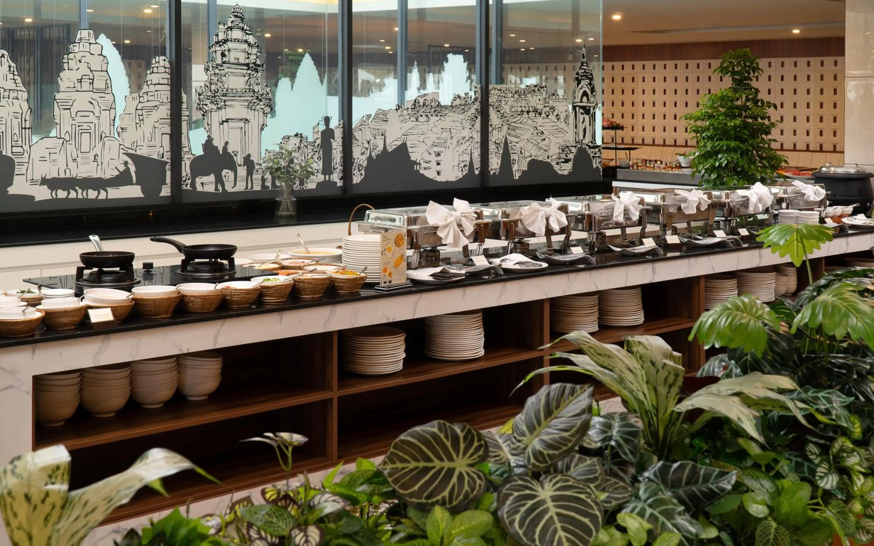 Restaurant/places to eat in Koulen Central Hotel