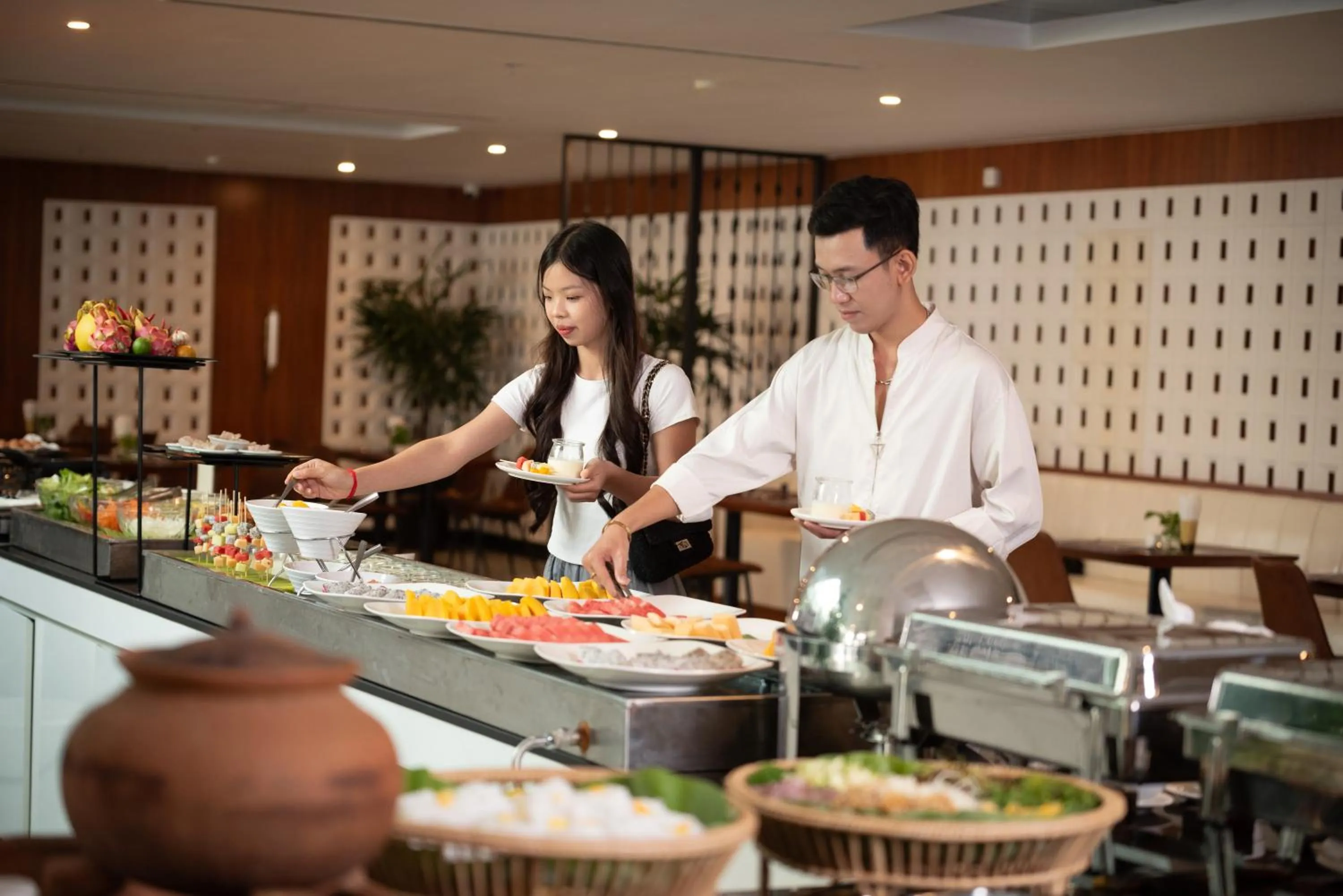 Restaurant/places to eat in Koulen Central Hotel