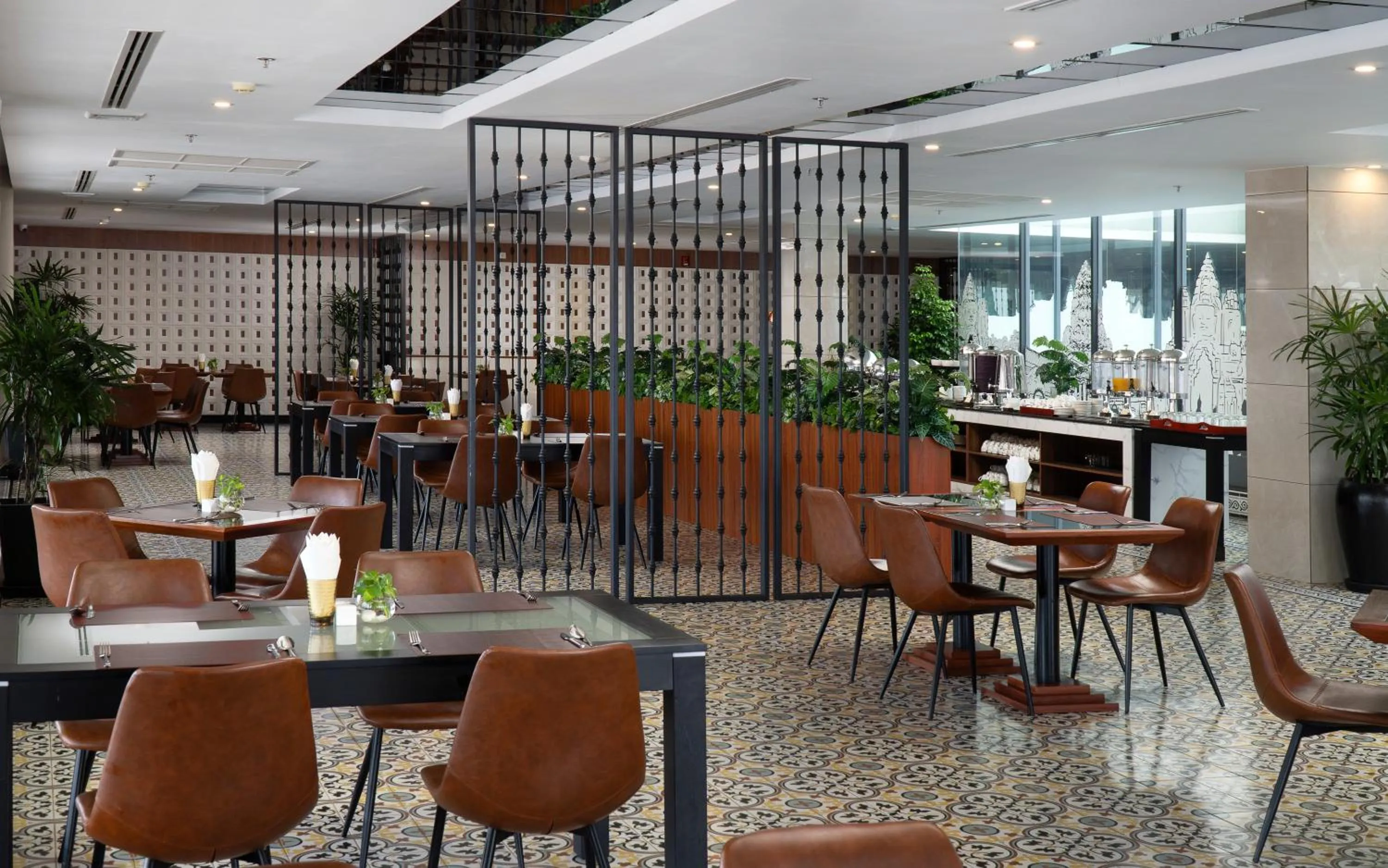 Restaurant/places to eat in Koulen Central Hotel