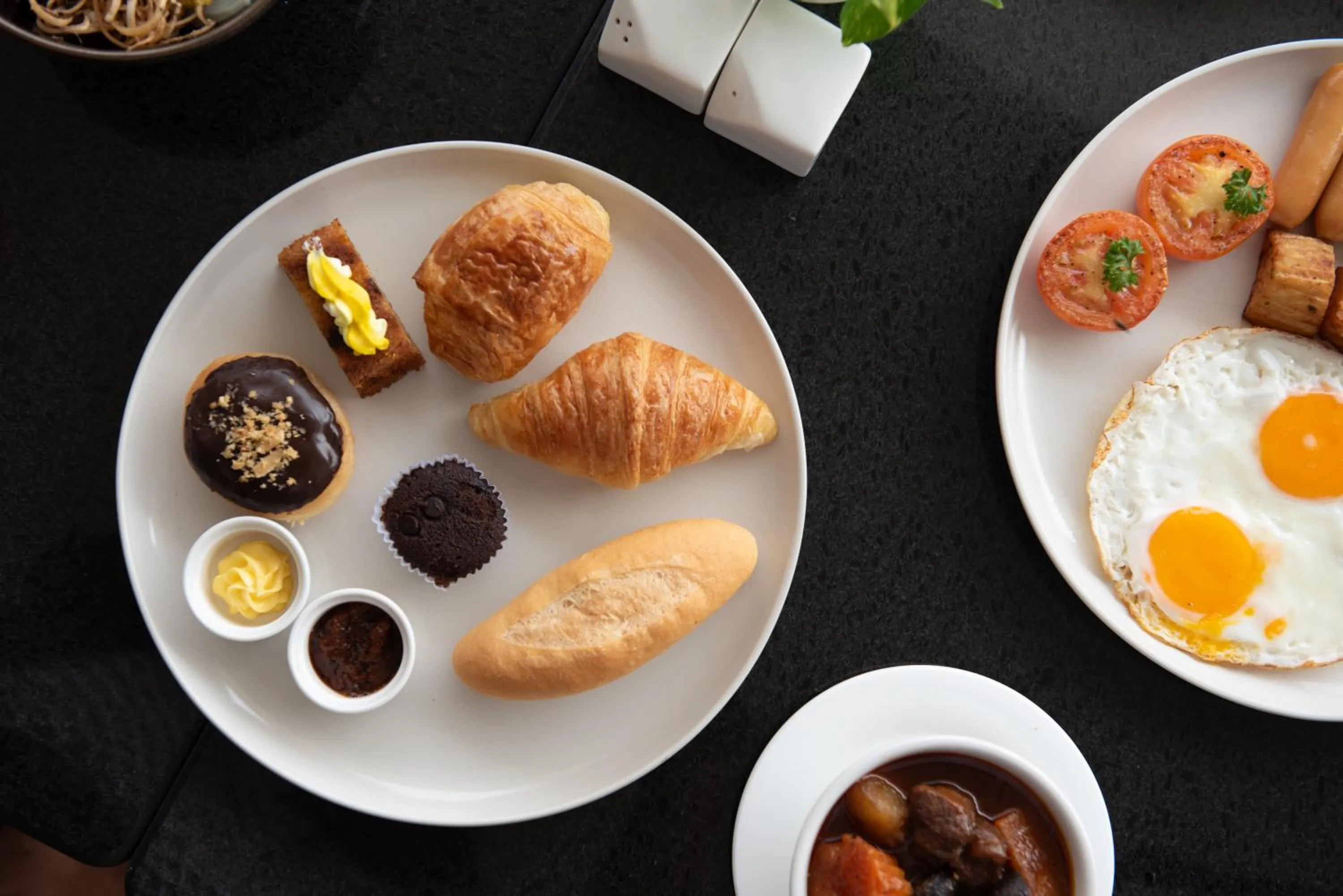 Food and drinks in Koulen Central Hotel