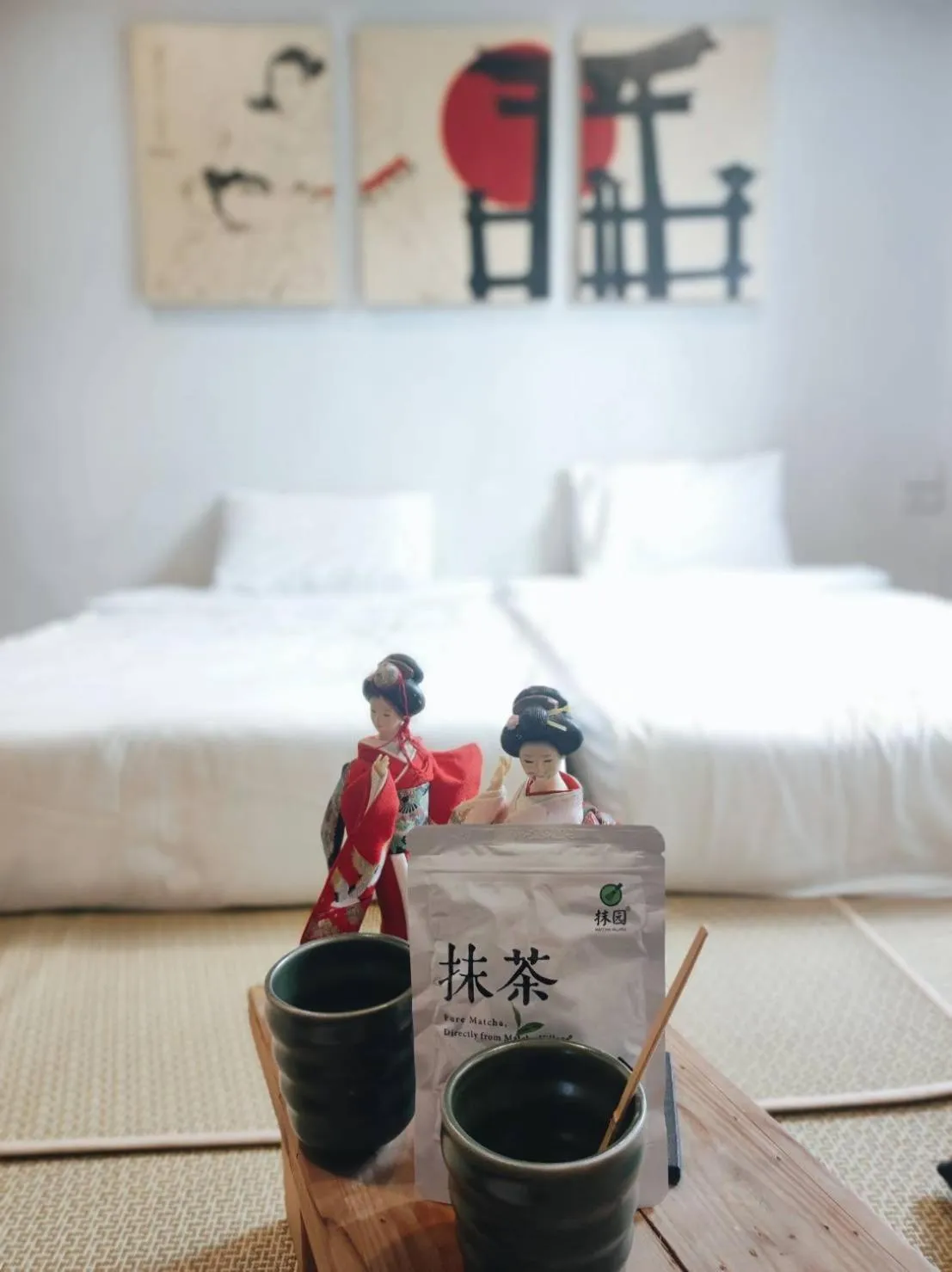 Photo of the whole room, Bed in mstay