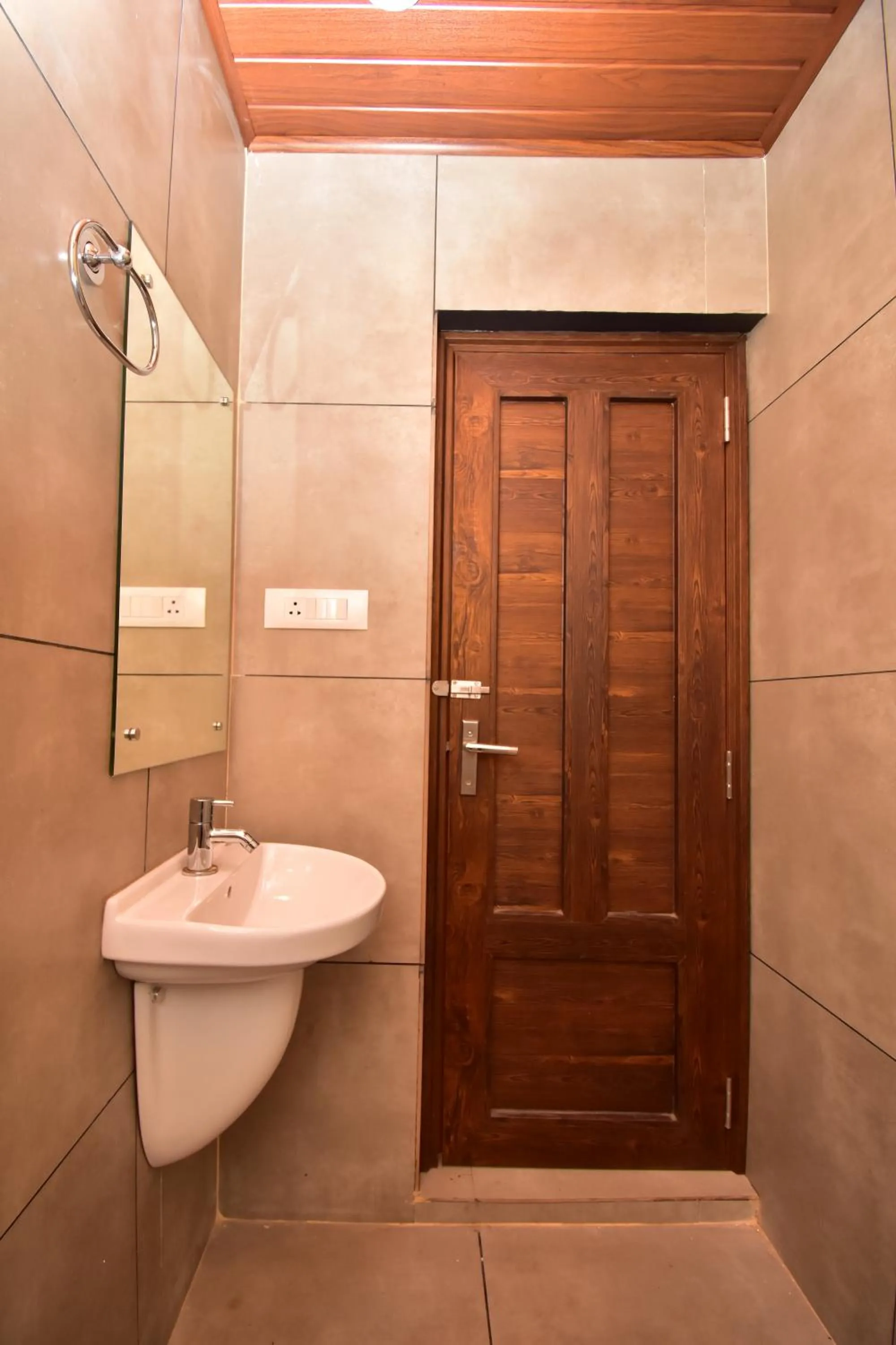 Shower in Hotel orchid suites Cochin