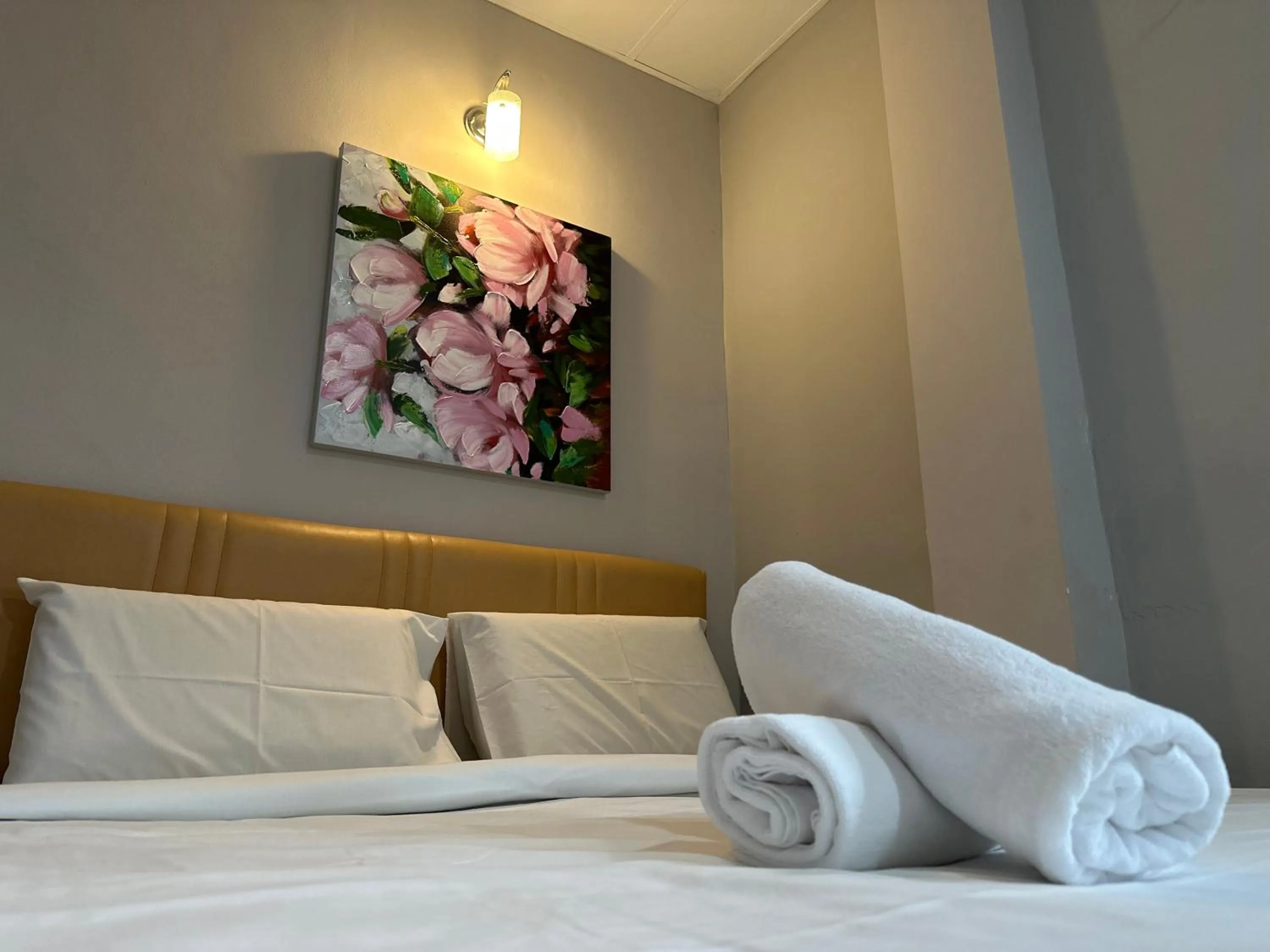 Bed in Dingdong Homes Hotel