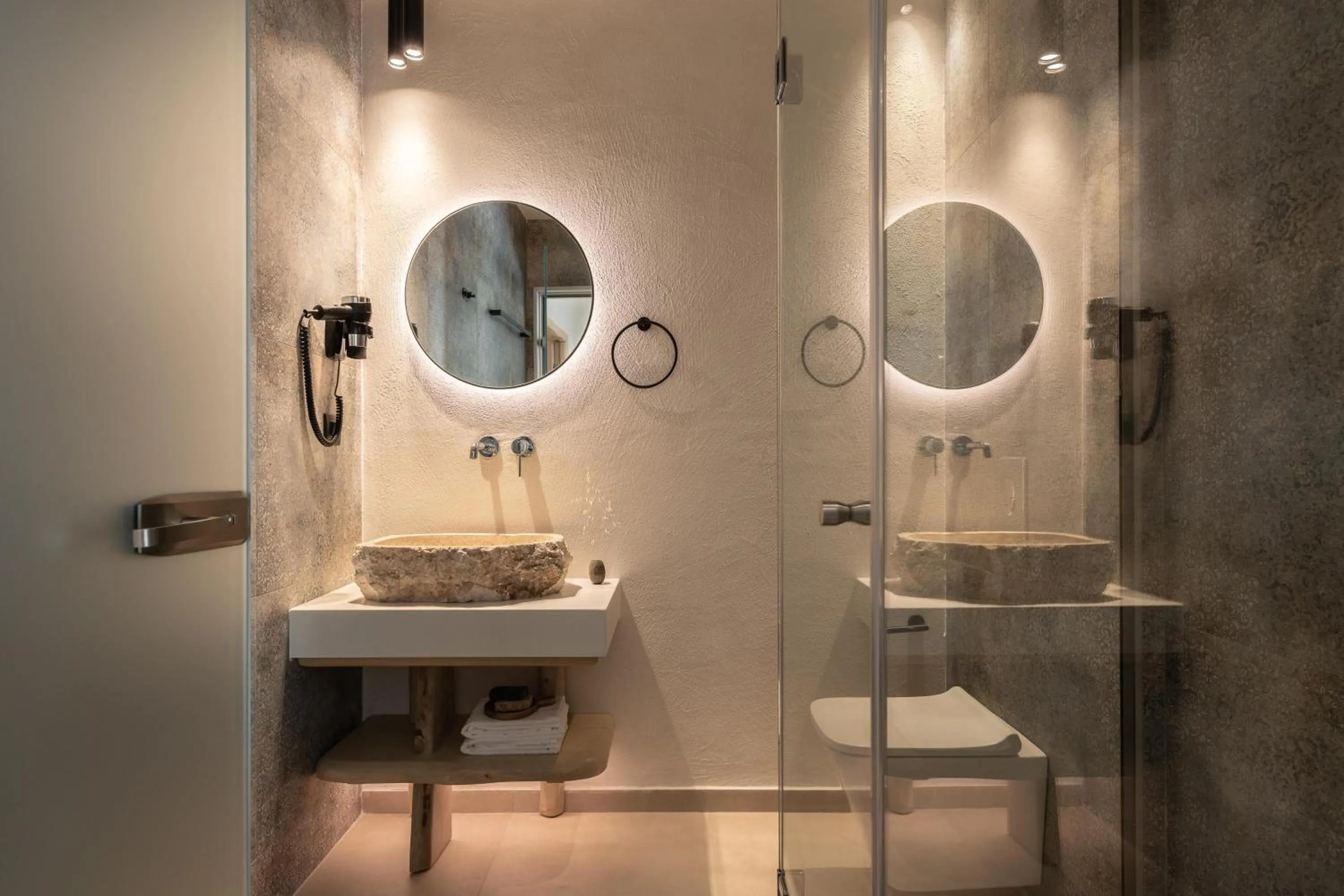 Bathroom in Manili Boutique Suites & Villas