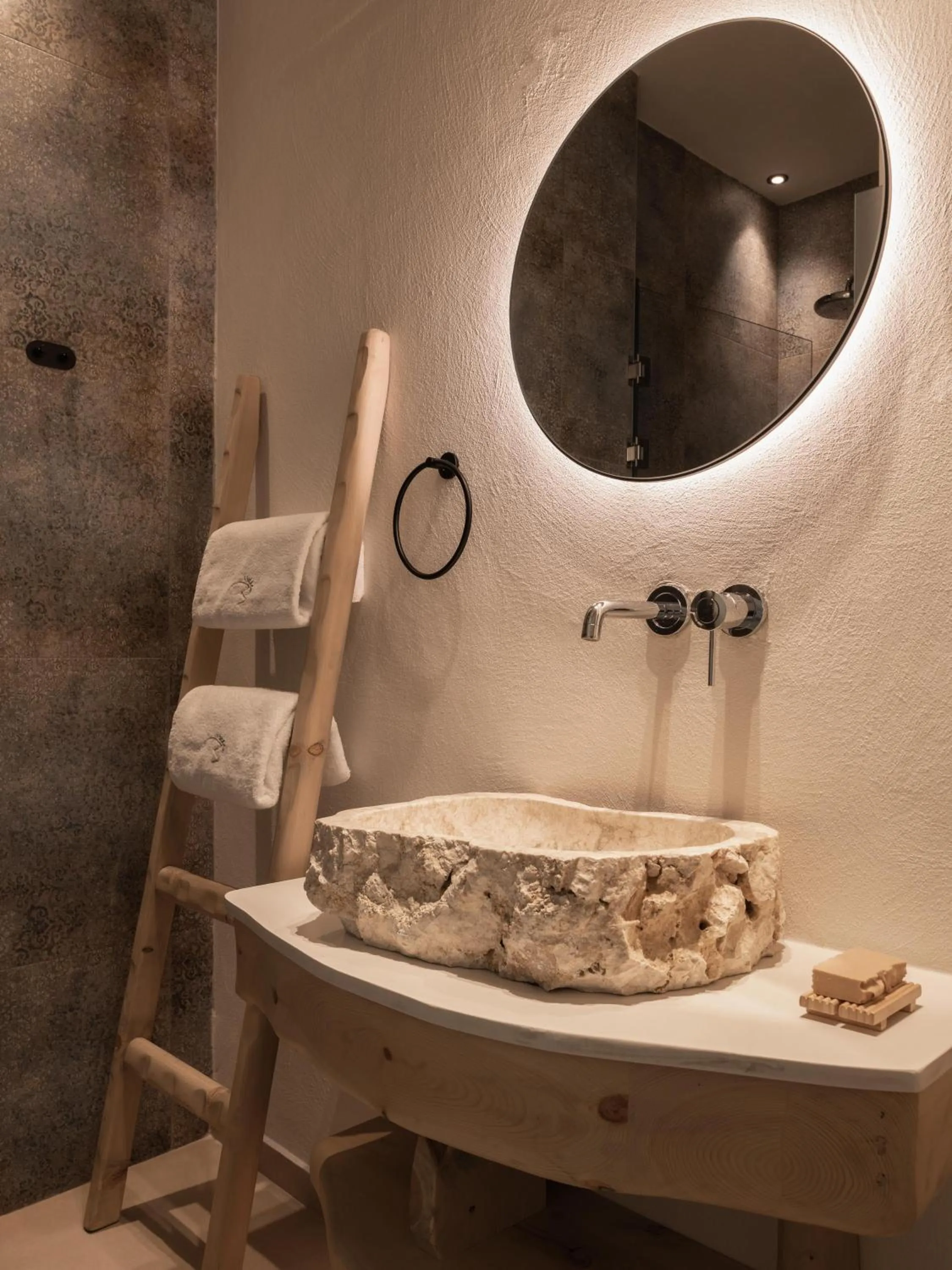 Bathroom in Manili Boutique Suites & Villas