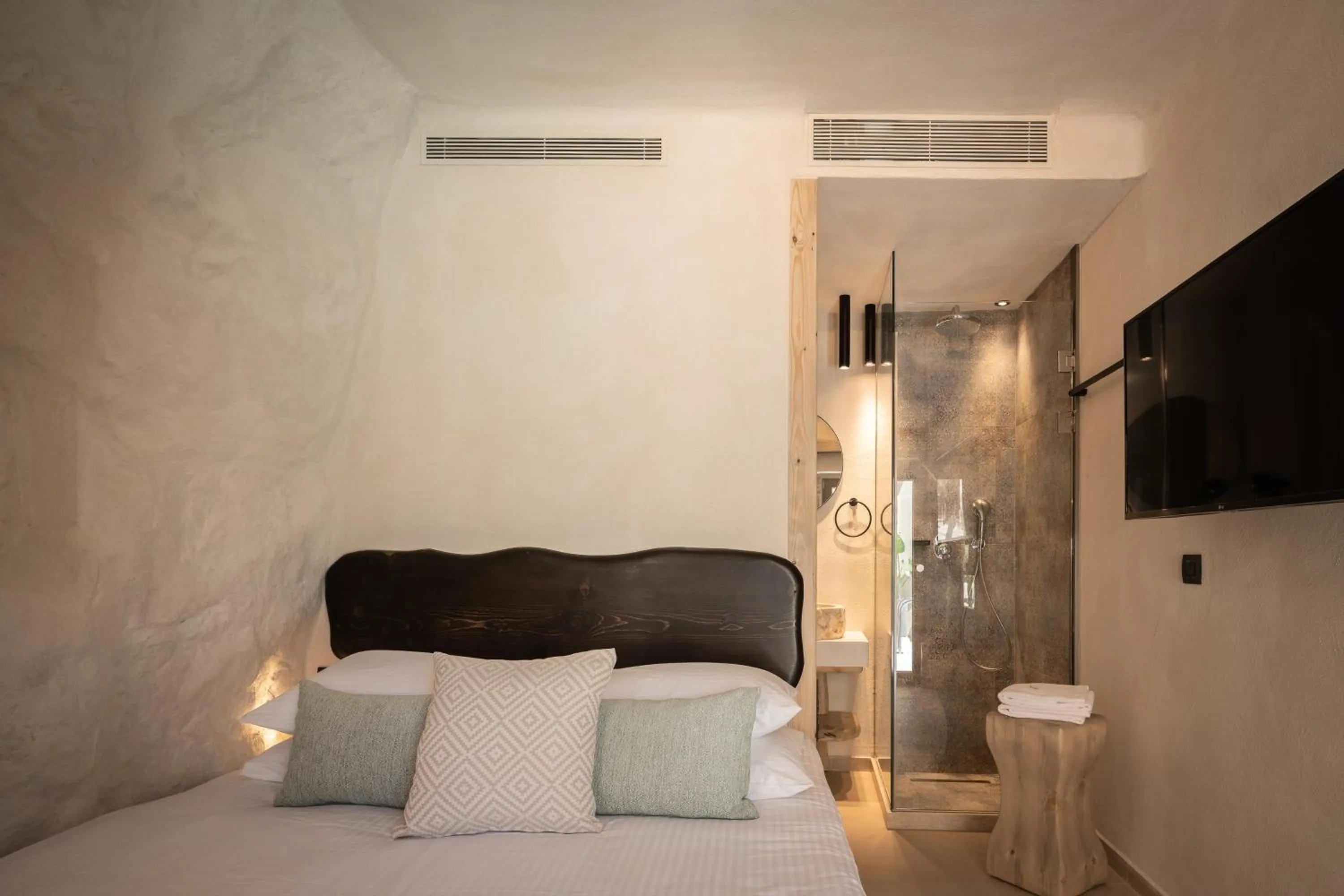 Photo of the whole room, Bed in Manili Boutique Suites & Villas