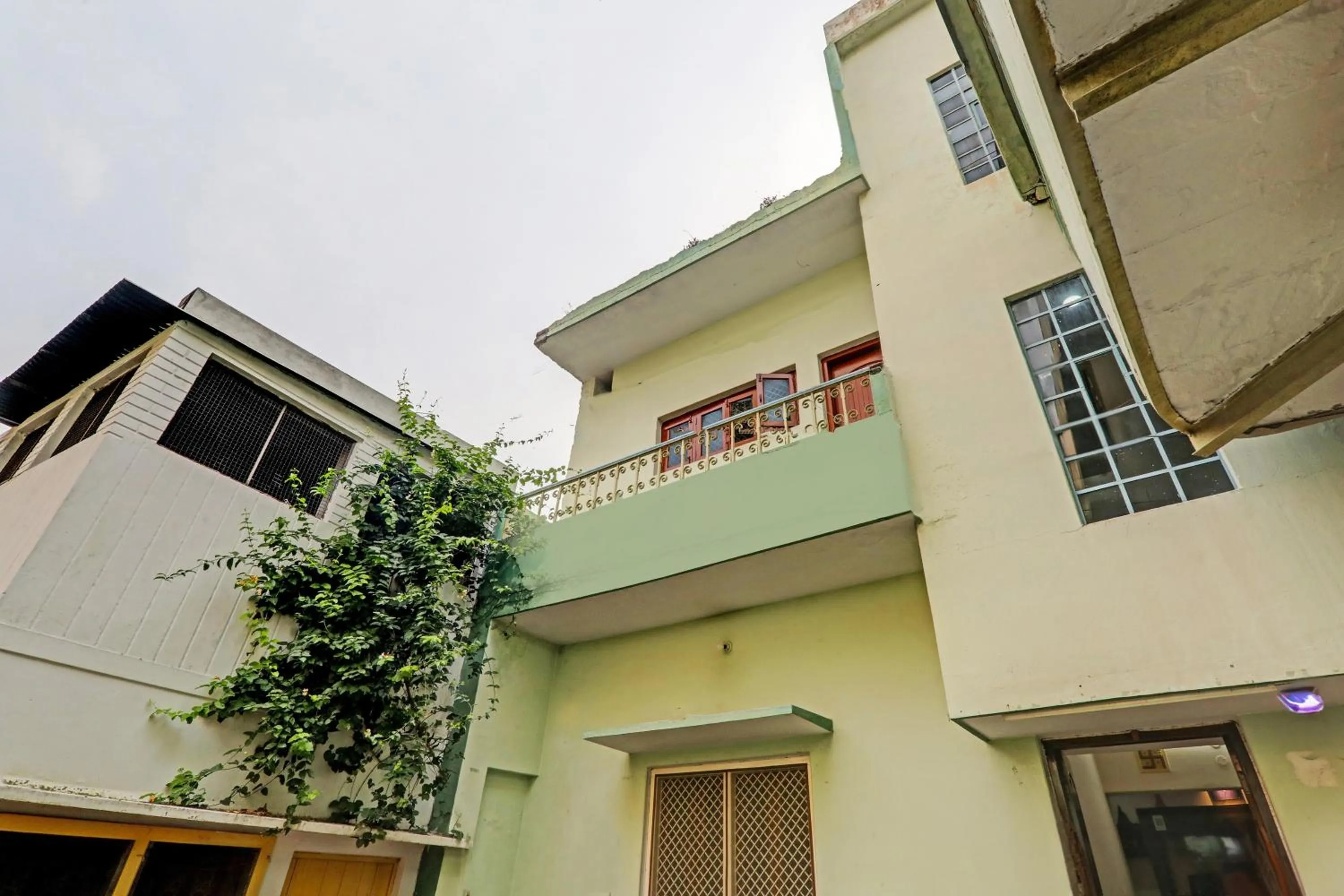 Facade/entrance in Hotel O PG ON GANGES