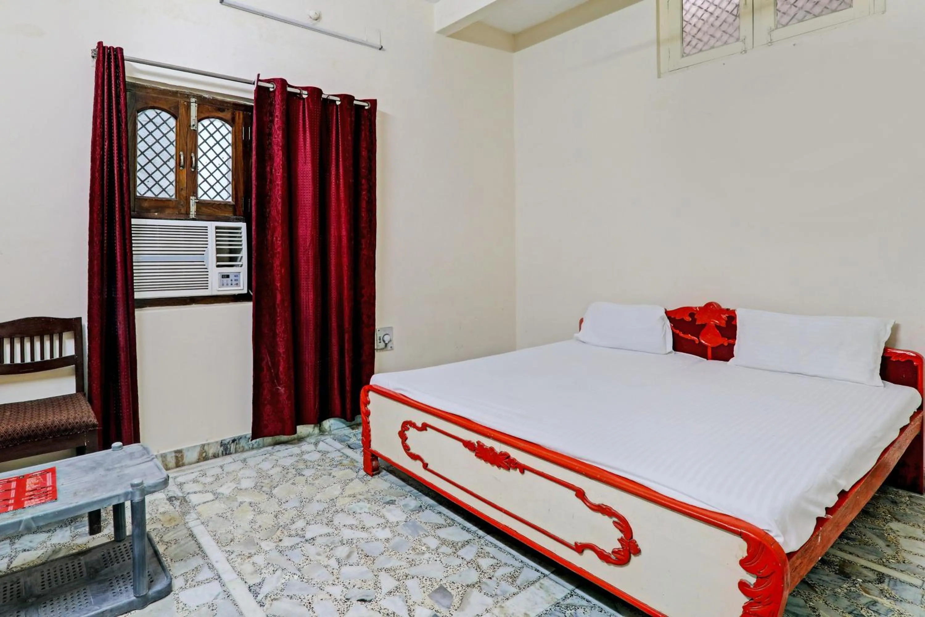 Bedroom in Hotel O PG ON GANGES
