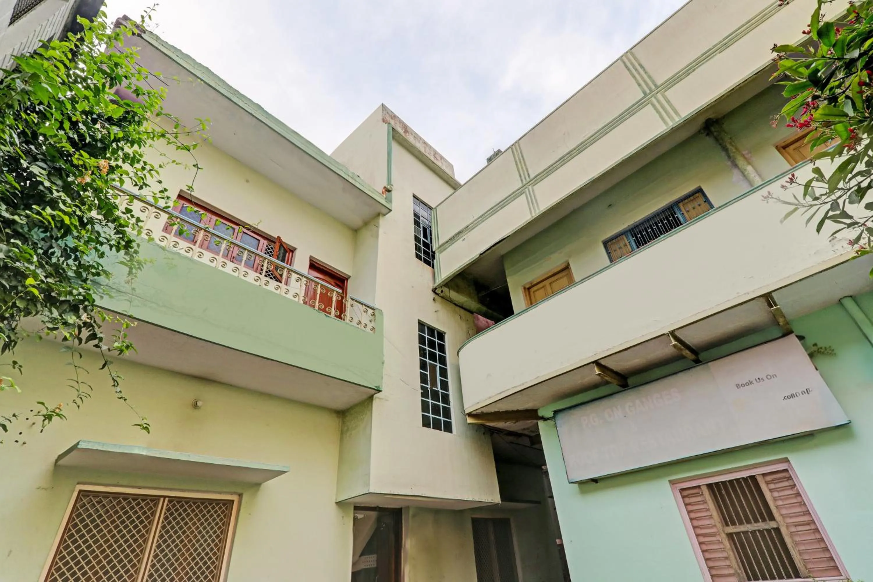 Facade/entrance in Hotel O PG ON GANGES