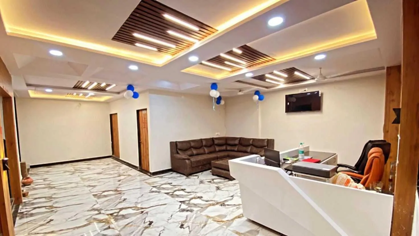 Lobby or reception in Hotel Kardhar Inn