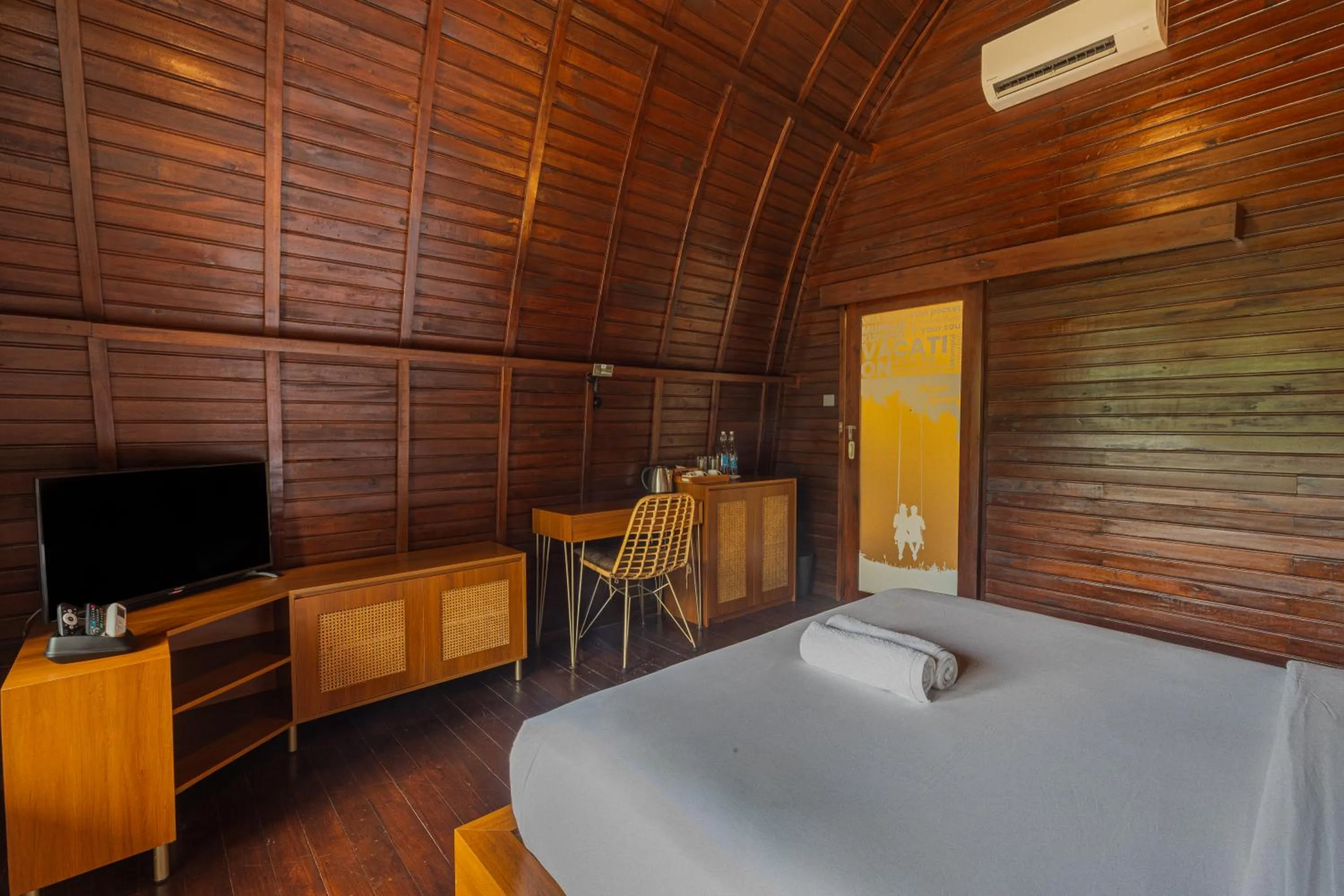 Communal lounge/ TV room, Bed in Munduk Kupang Sekumpul Villa