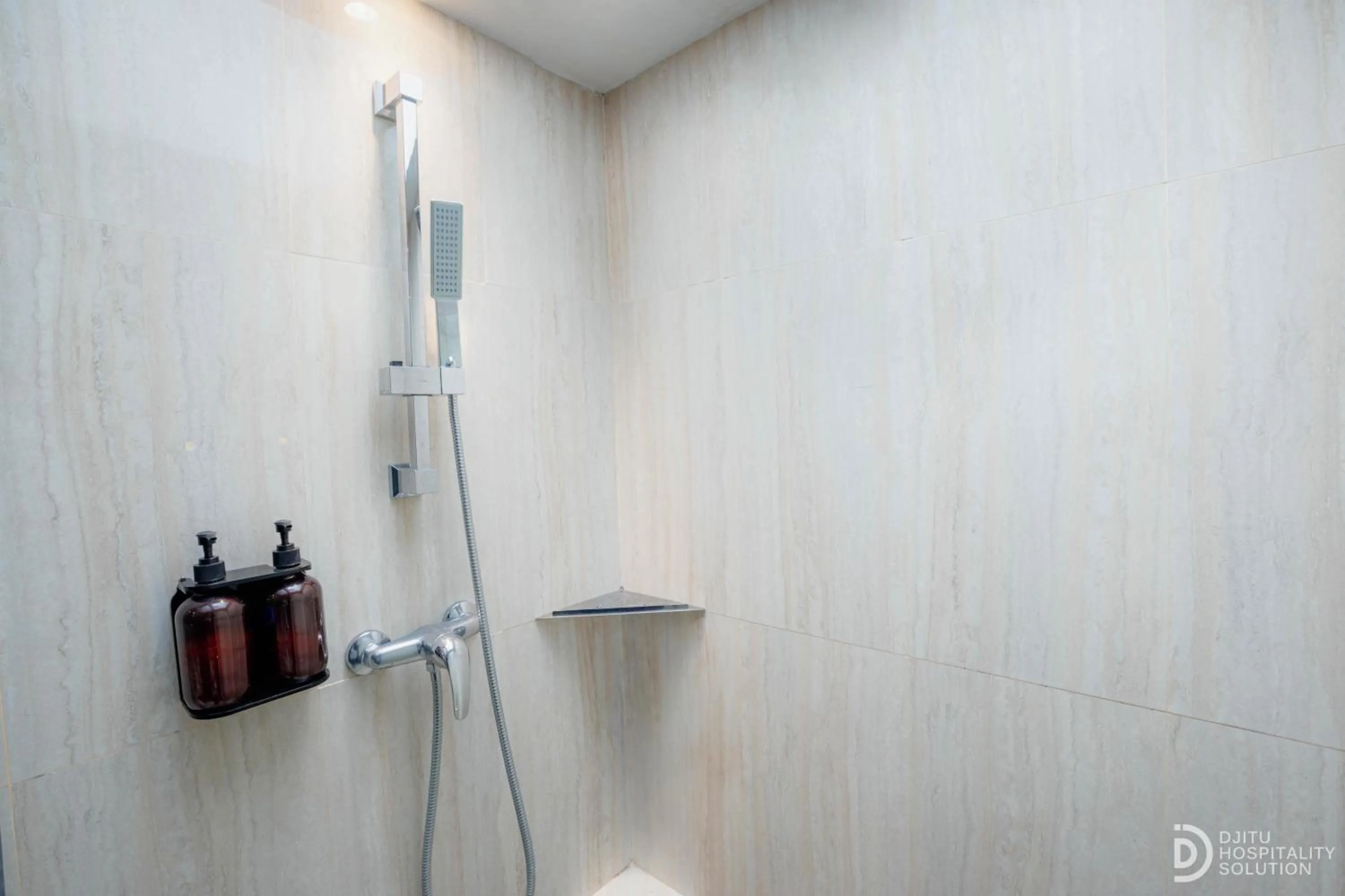 Shower in Munduk Kupang Sekumpul Villa