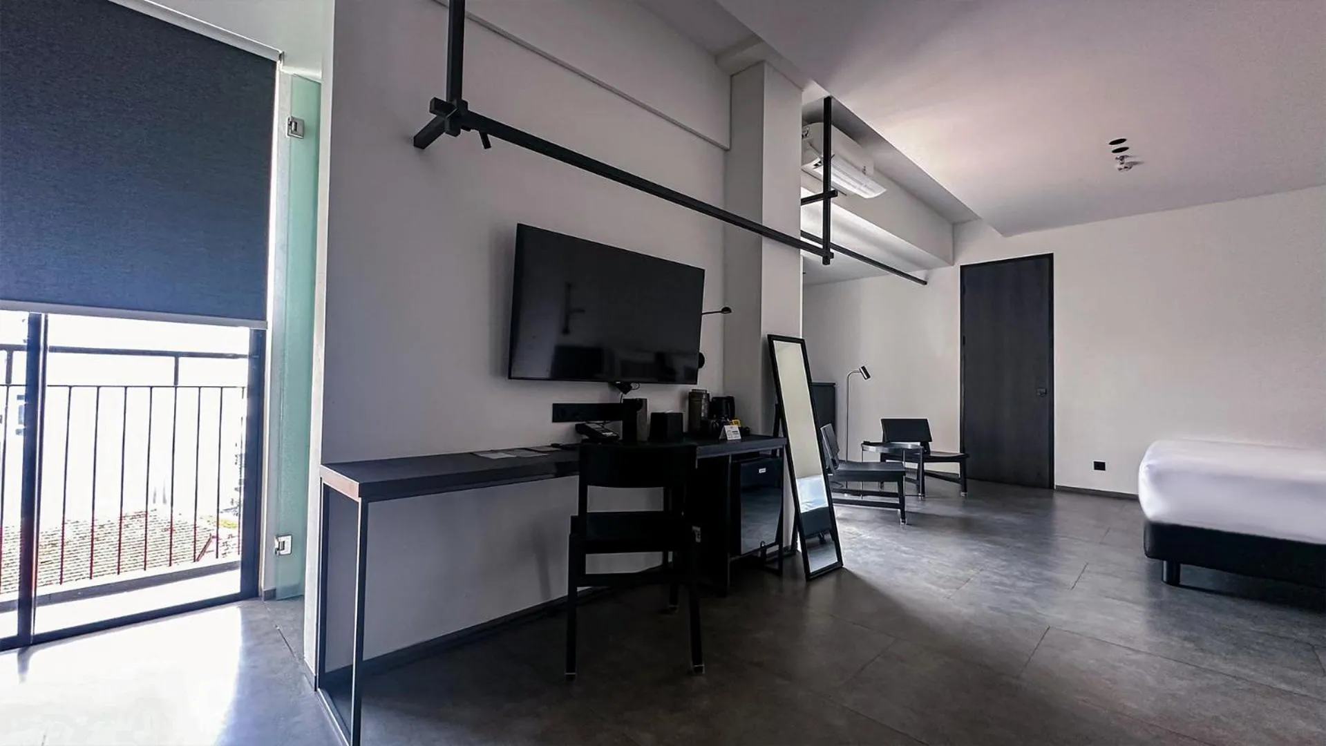 Communal lounge/ TV room, Bed in REZ Hotel Semarang