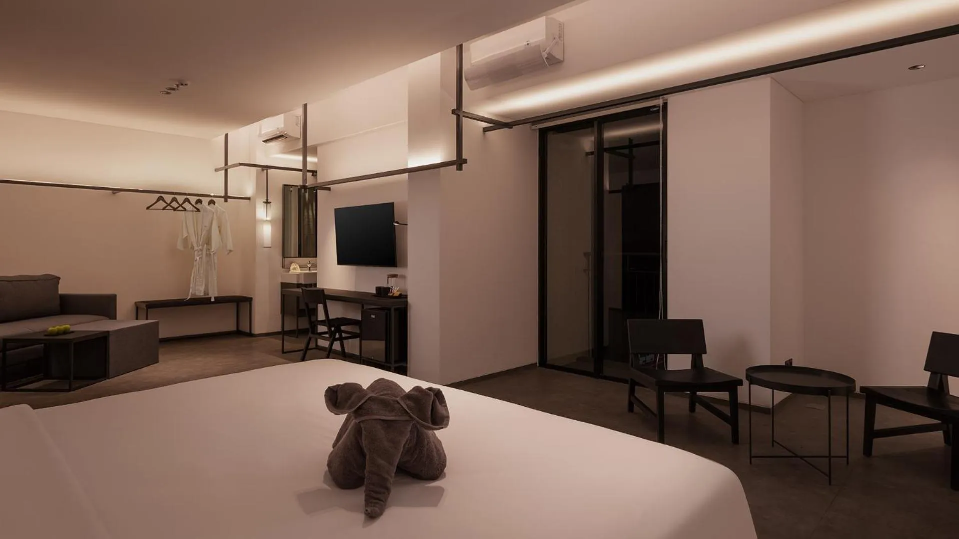 Bedroom, Bed in REZ Hotel Semarang