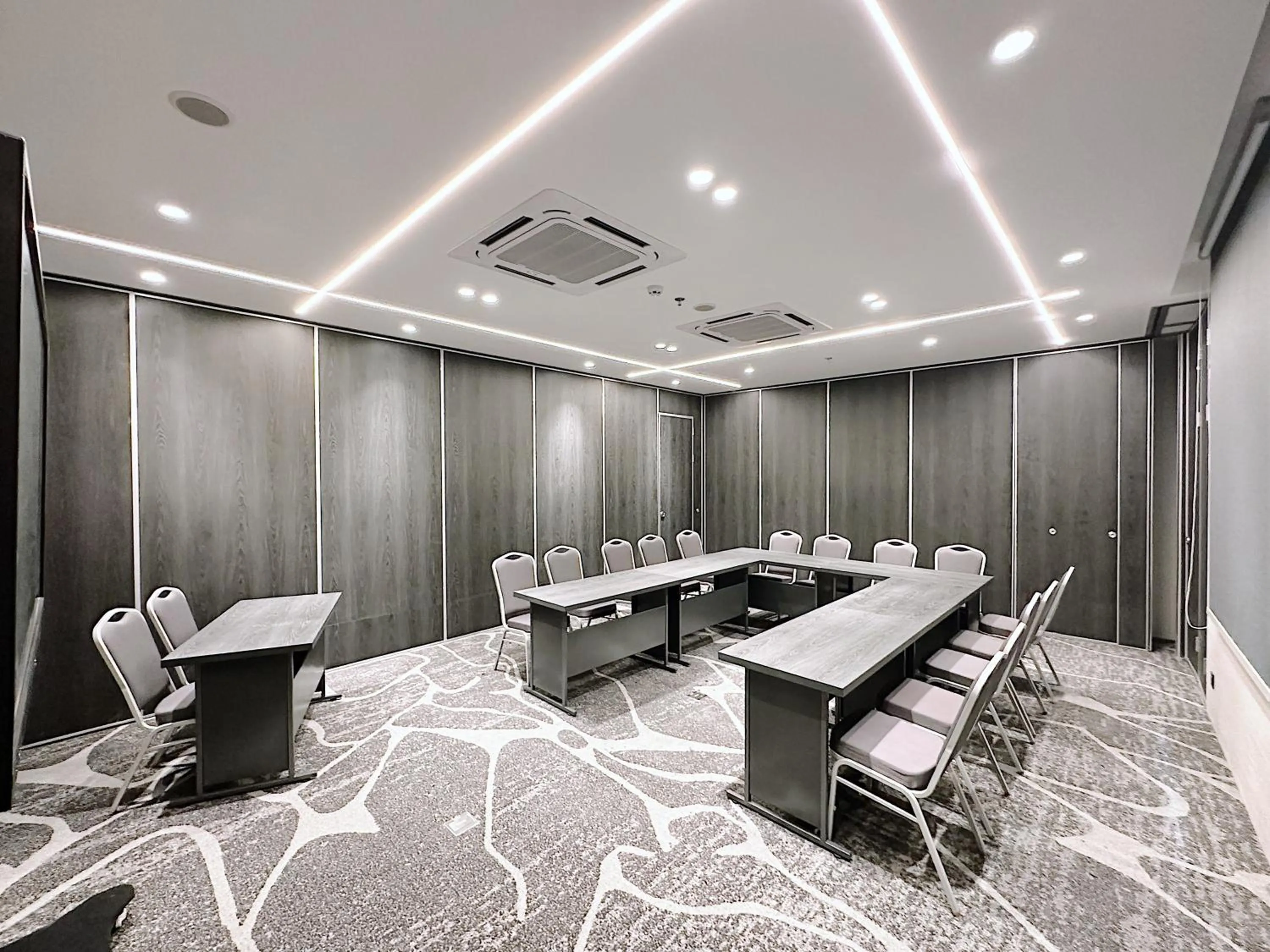 Meeting/conference room in REZ Hotel Semarang