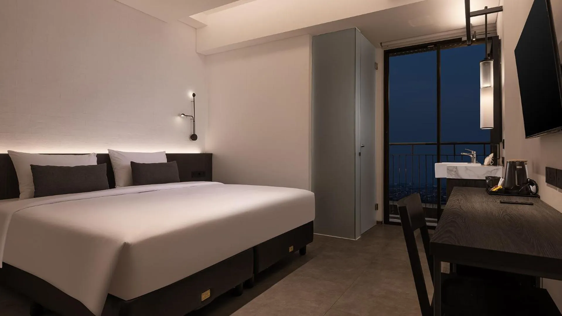 Bedroom, Bed in REZ Hotel Semarang