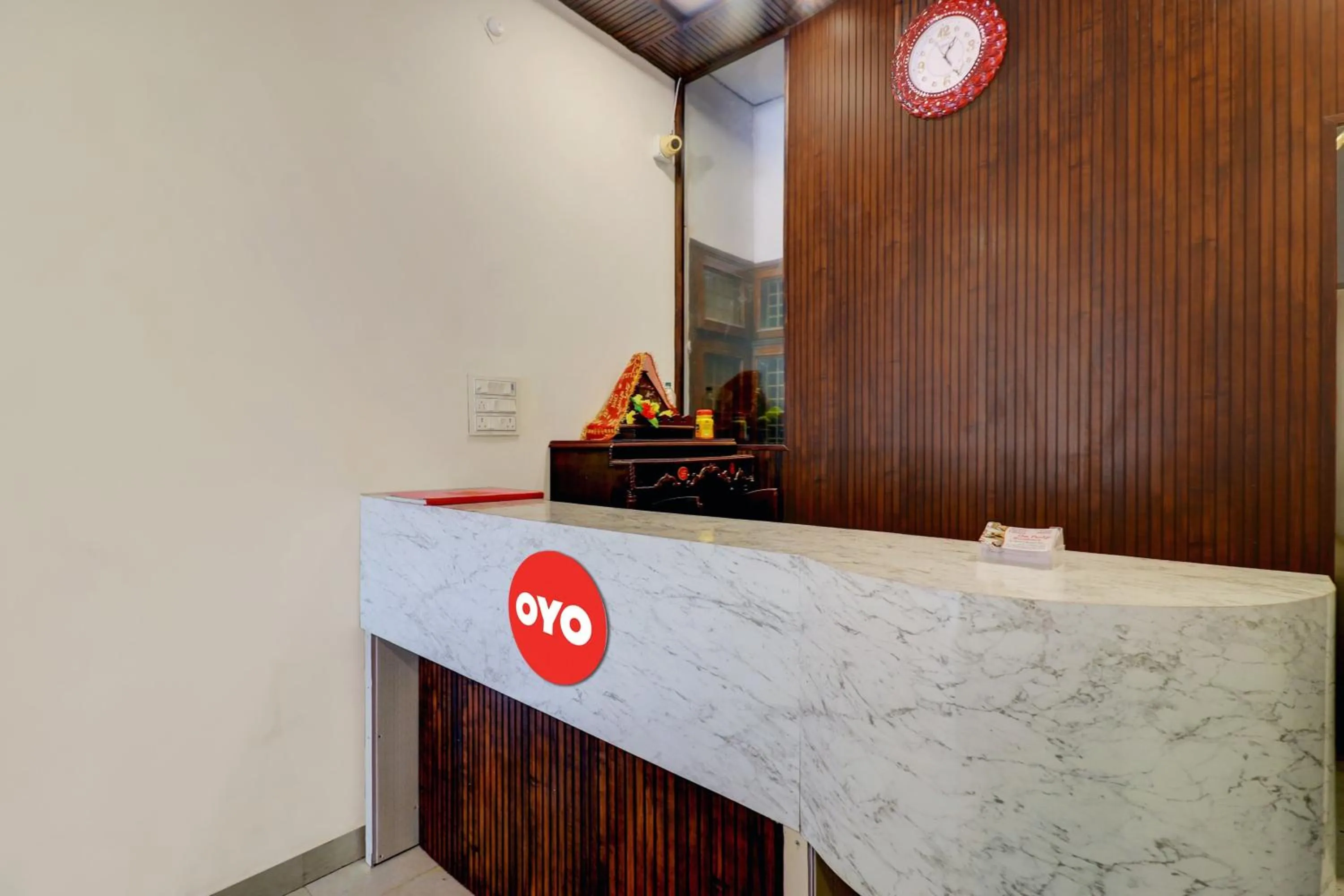 Lobby or reception in Itsy Hotels Om Pushp Residency