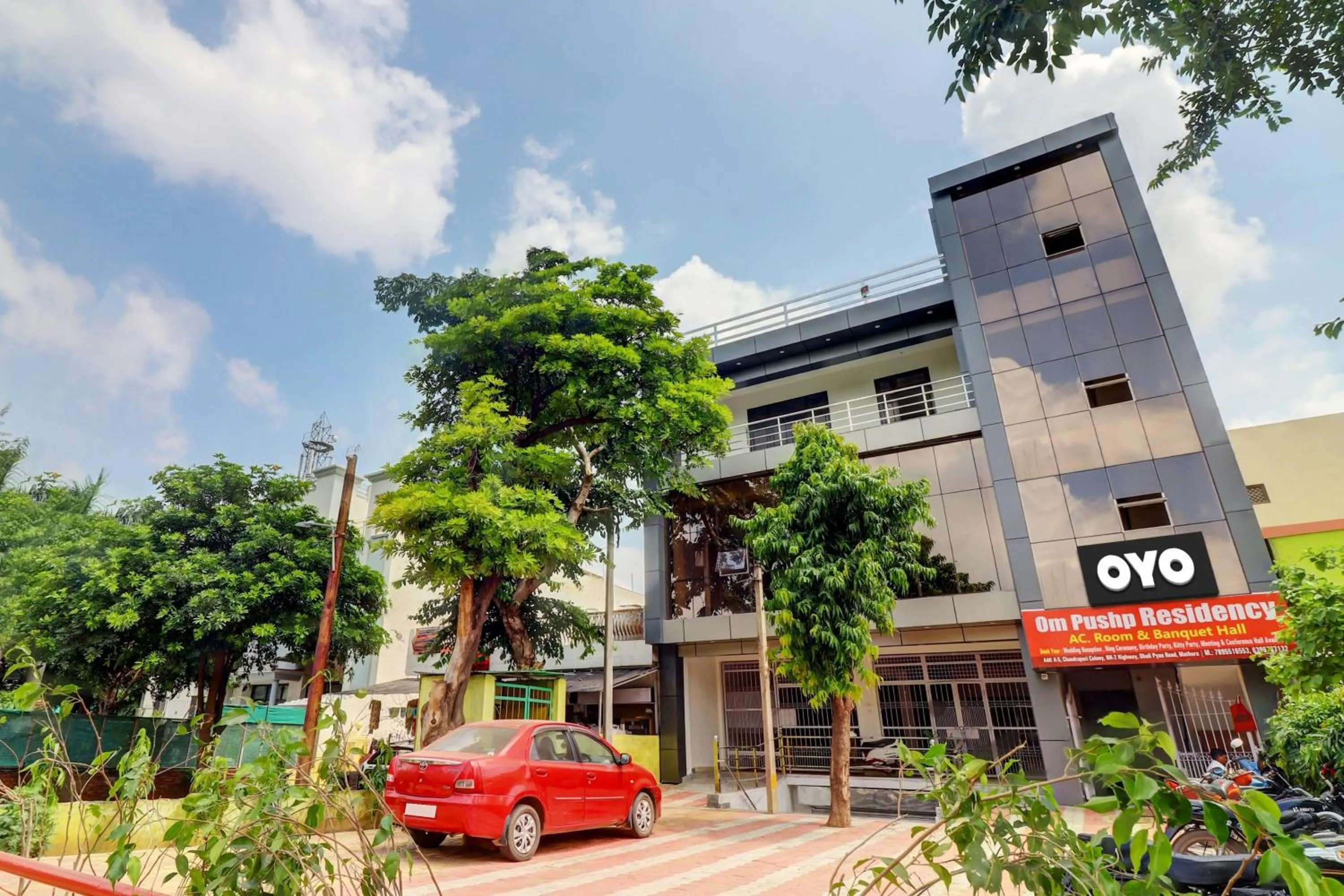 Facade/entrance in Itsy Hotels Om Pushp Residency