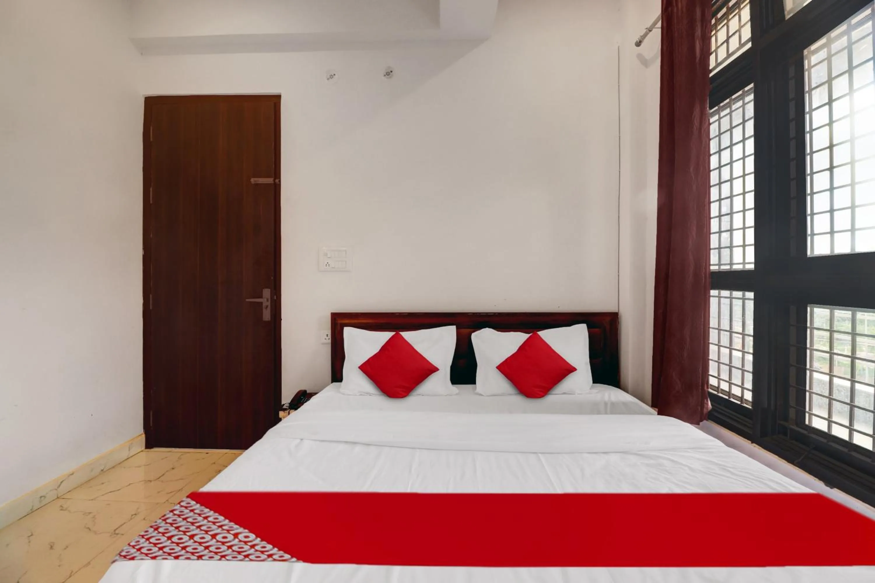 Bedroom in Itsy Hotels Om Pushp Residency