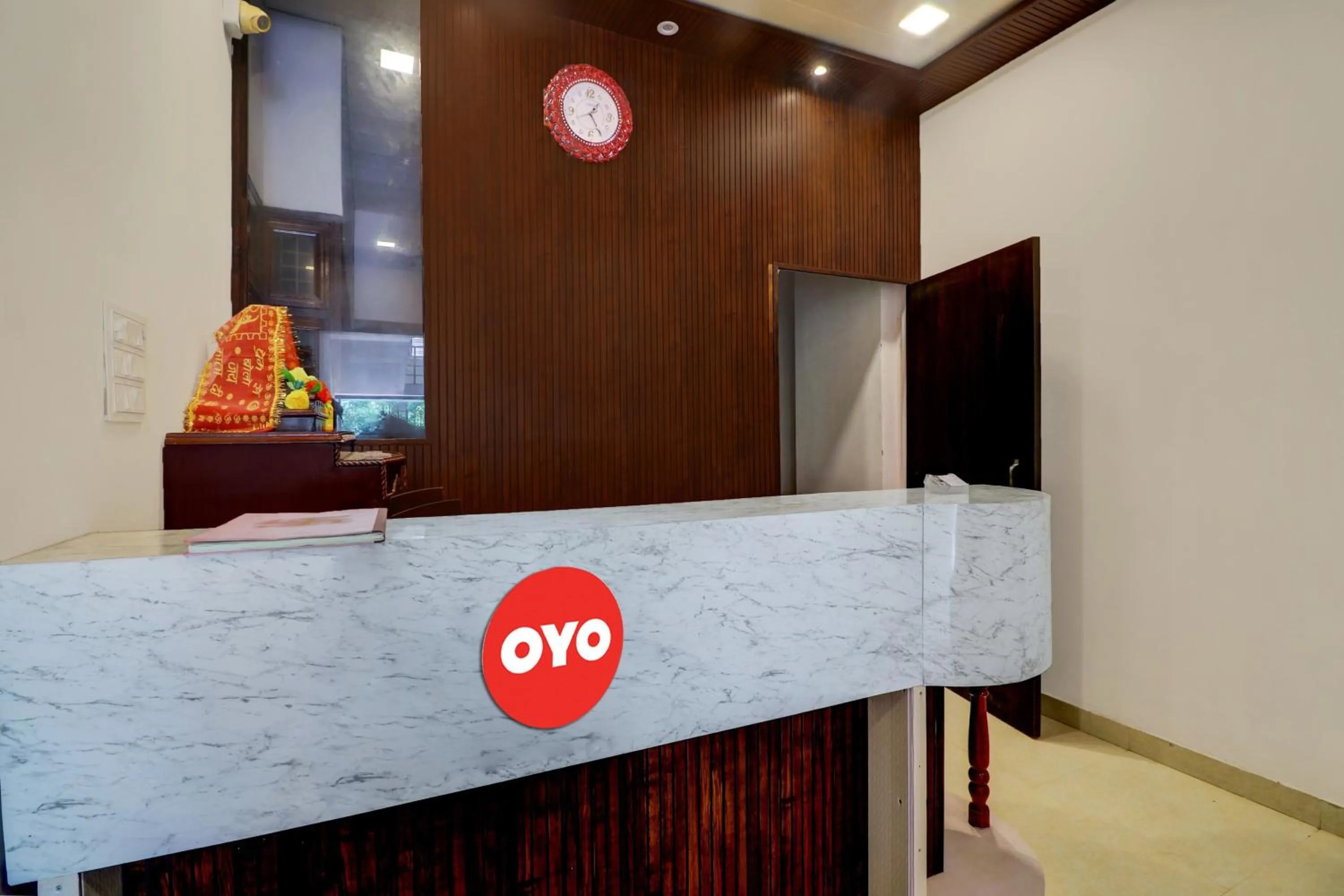 Lobby or reception in Itsy Hotels Om Pushp Residency